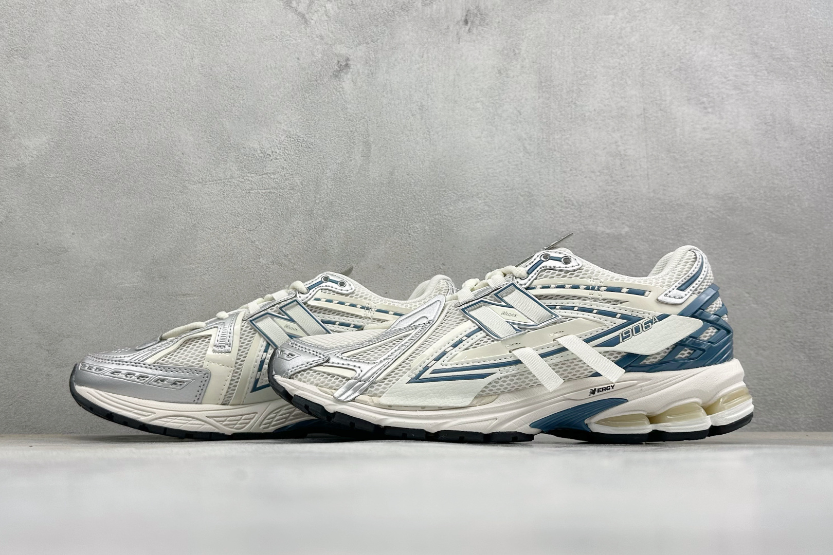 GS版New Balance M1906系列复古单品宝藏老爹鞋 复古元素叠加 质感超级棒 楦版型材料细节做工精细 作为N