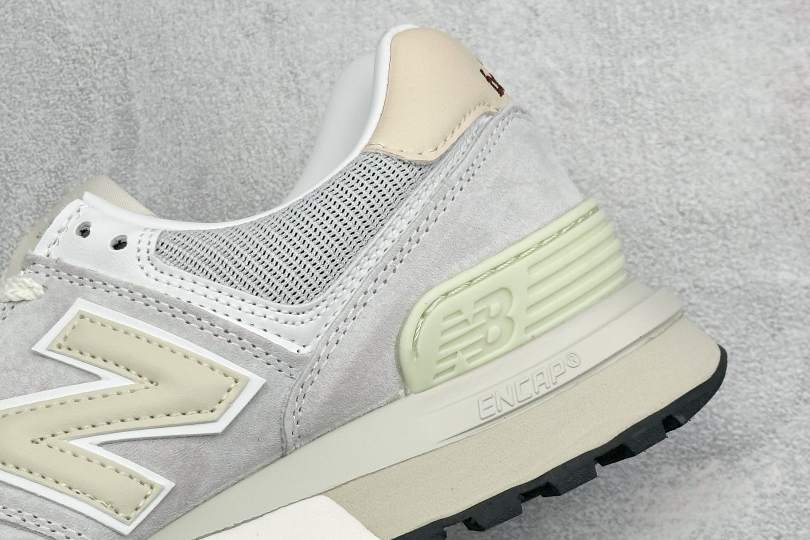 GS版New Balance U574 新百伦低帮复古休闲运动慢跑鞋 采用猪巴革组合网织物鞋面材质全新4层组合独立私模大 GS版New Balance U574 新百伦低帮复古休闲运动慢跑鞋 采用猪巴革组合网织物鞋面材质全新4层组合独立私模大