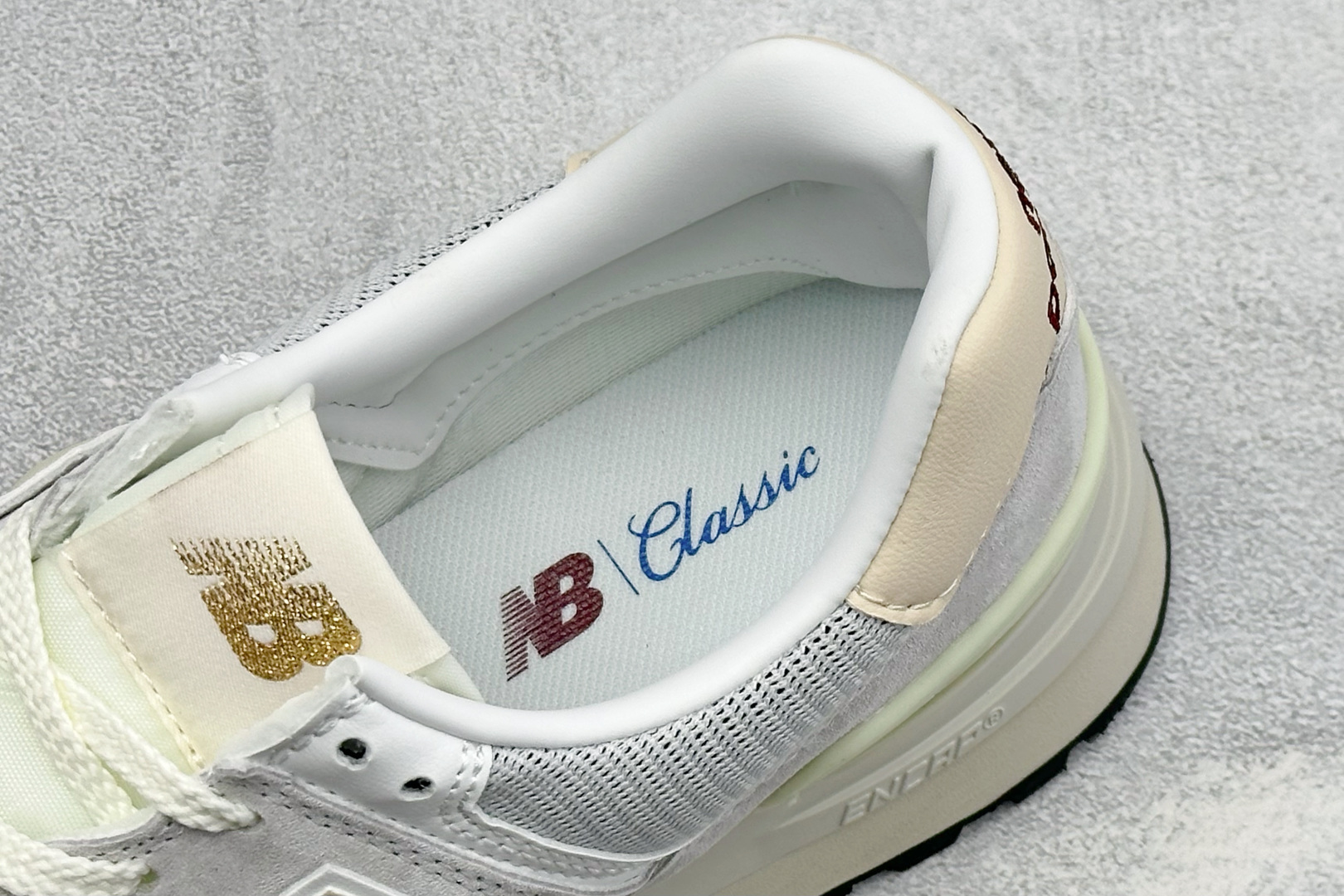 GS版New Balance U574 新百伦低帮复古休闲运动慢跑鞋 采用猪巴革组合网织物鞋面材质全新4层组合独立私模大 GS版New Balance U574 新百伦低帮复古休闲运动慢跑鞋 采用猪巴革组合网织物鞋面材质全新4层组合独立私模大