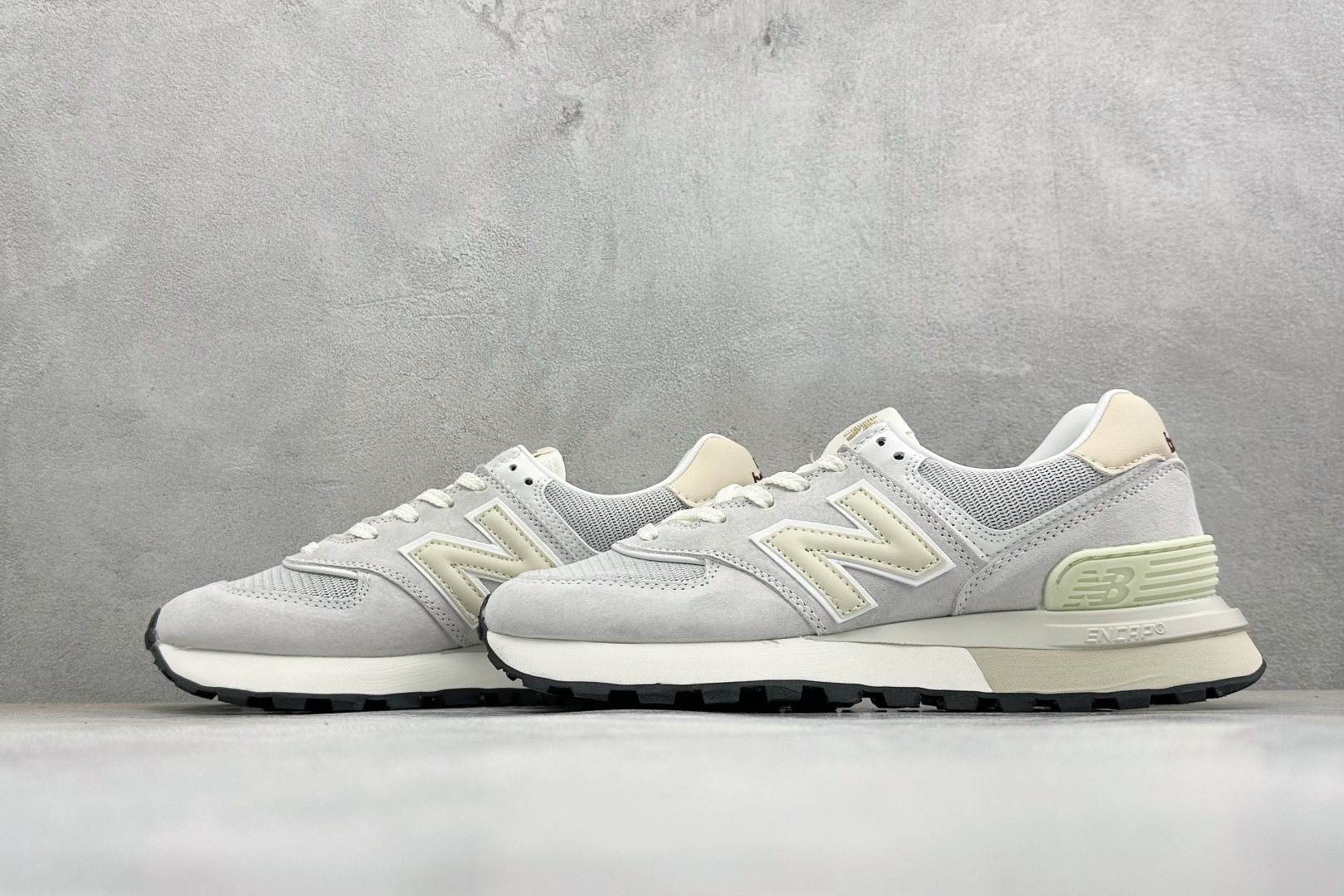 GS版New Balance U574 新百伦低帮复古休闲运动慢跑鞋 采用猪巴革组合网织物鞋面材质全新4层组合独立私模大 GS版New Balance U574 新百伦低帮复古休闲运动慢跑鞋 采用猪巴革组合网织物鞋面材质全新4层组合独立私模大
