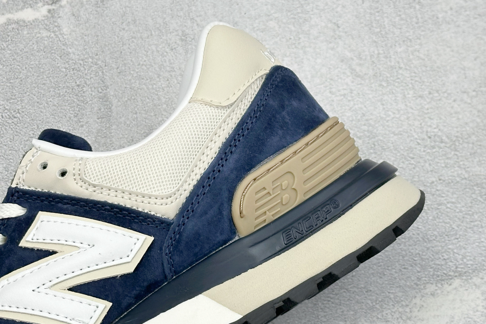 GS版New Balance U574 新百伦低帮复古休闲运动慢跑鞋 采用猪巴革组合网织物鞋面材质全新4层组合独立私模大 GS版New Balance U574 新百伦低帮复古休闲运动慢跑鞋 采用猪巴革组合网织物鞋面材质全新4层组合独立私模大