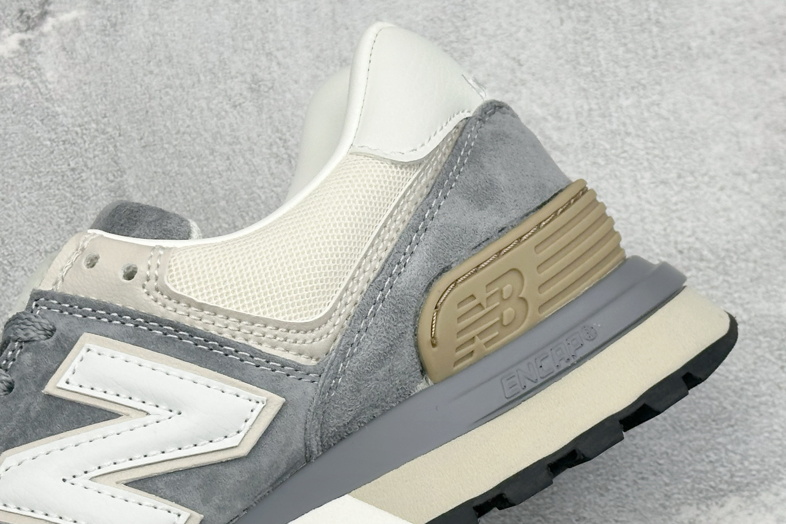 GS版New Balance U574 新百伦低帮复古休闲运动慢跑鞋 采用猪巴革组合网织物鞋面材质全新4层组合独立私模大 GS版New Balance U574 新百伦低帮复古休闲运动慢跑鞋 采用猪巴革组合网织物鞋面材质全新4层组合独立私模大
