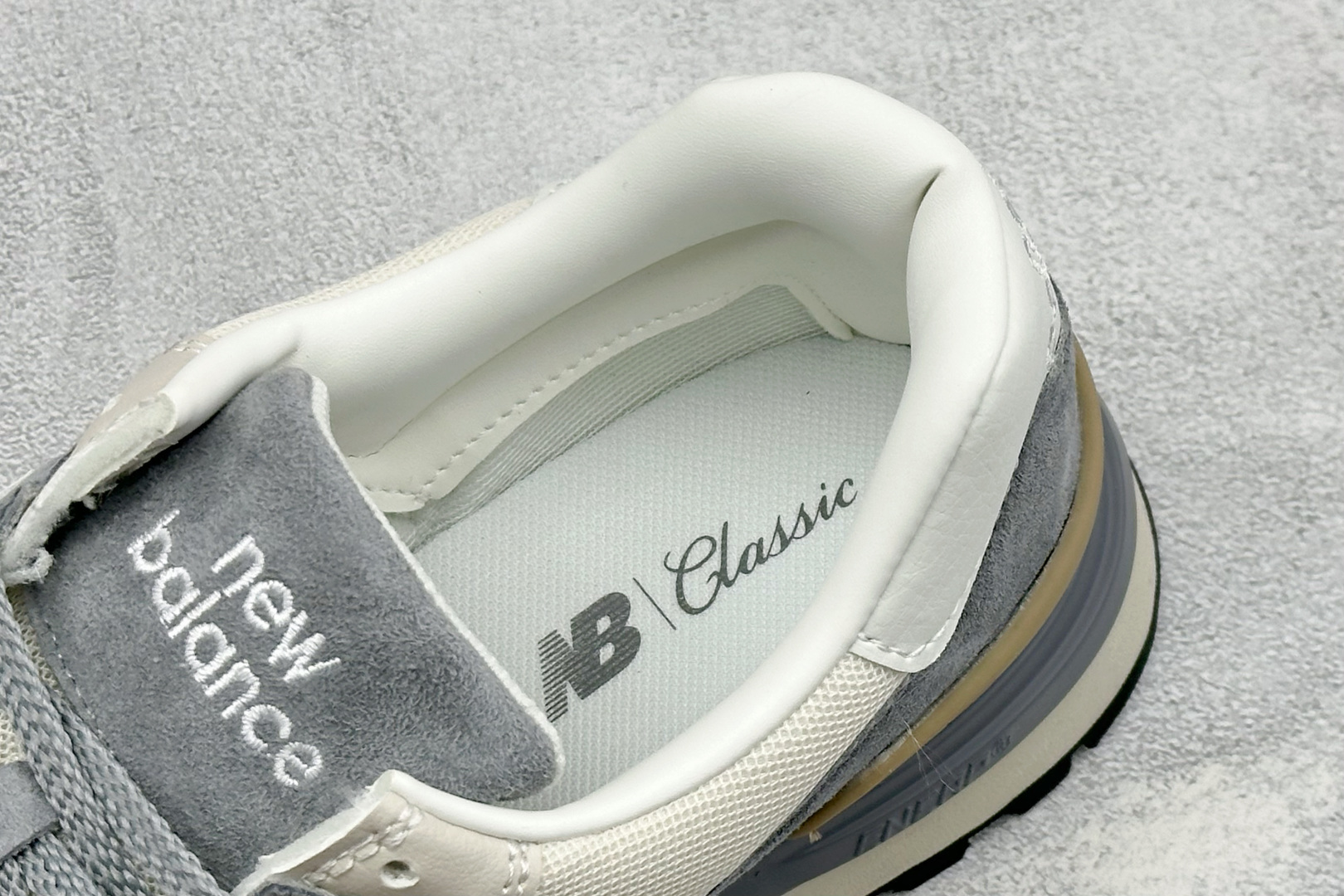GS版New Balance U574 新百伦低帮复古休闲运动慢跑鞋 采用猪巴革组合网织物鞋面材质全新4层组合独立私模大 GS版New Balance U574 新百伦低帮复古休闲运动慢跑鞋 采用猪巴革组合网织物鞋面材质全新4层组合独立私模大