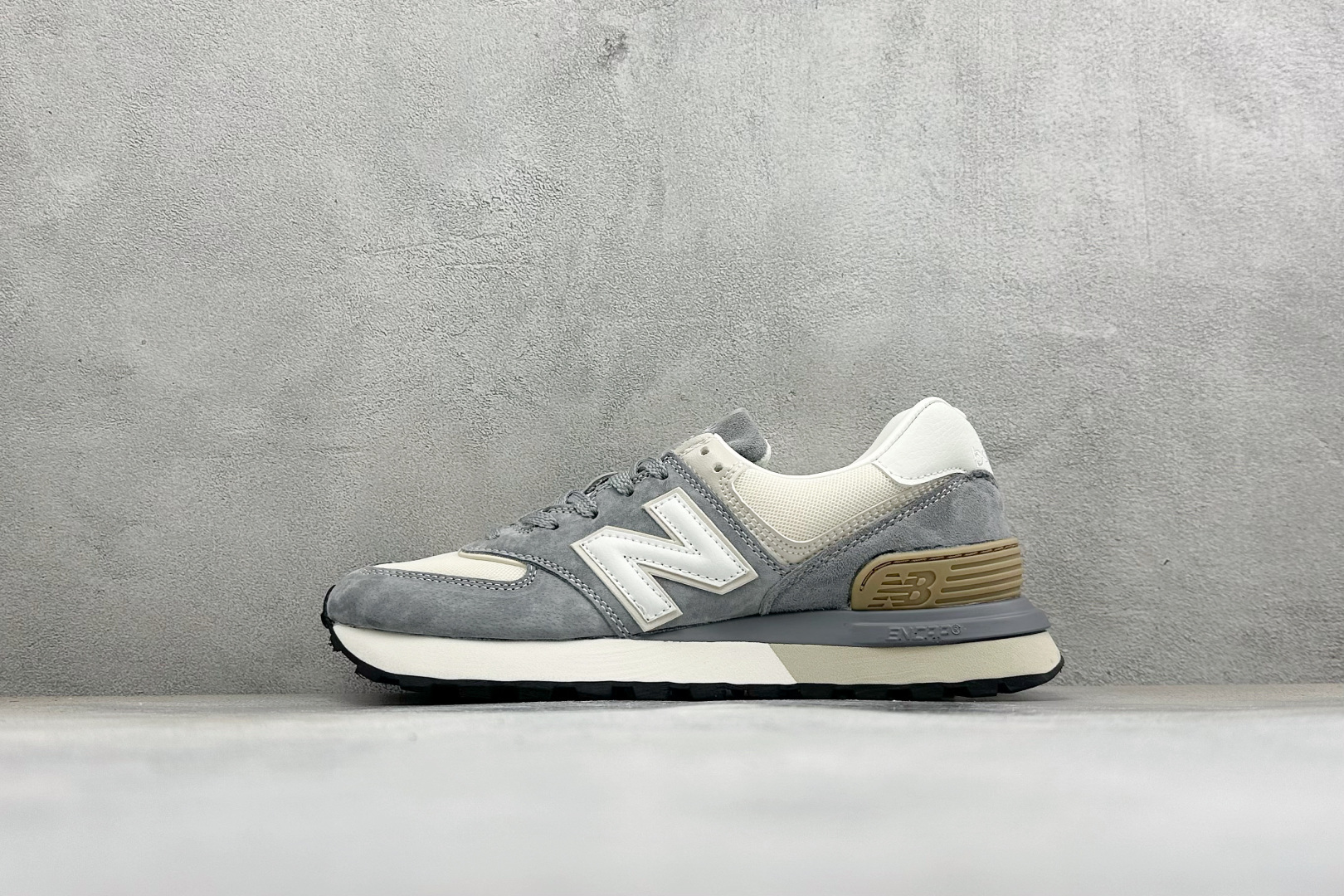 GS版New Balance U574 新百伦低帮复古休闲运动慢跑鞋 采用猪巴革组合网织物鞋面材质全新4层组合独立私模大 GS版New Balance U574 新百伦低帮复古休闲运动慢跑鞋 采用猪巴革组合网织物鞋面材质全新4层组合独立私模大