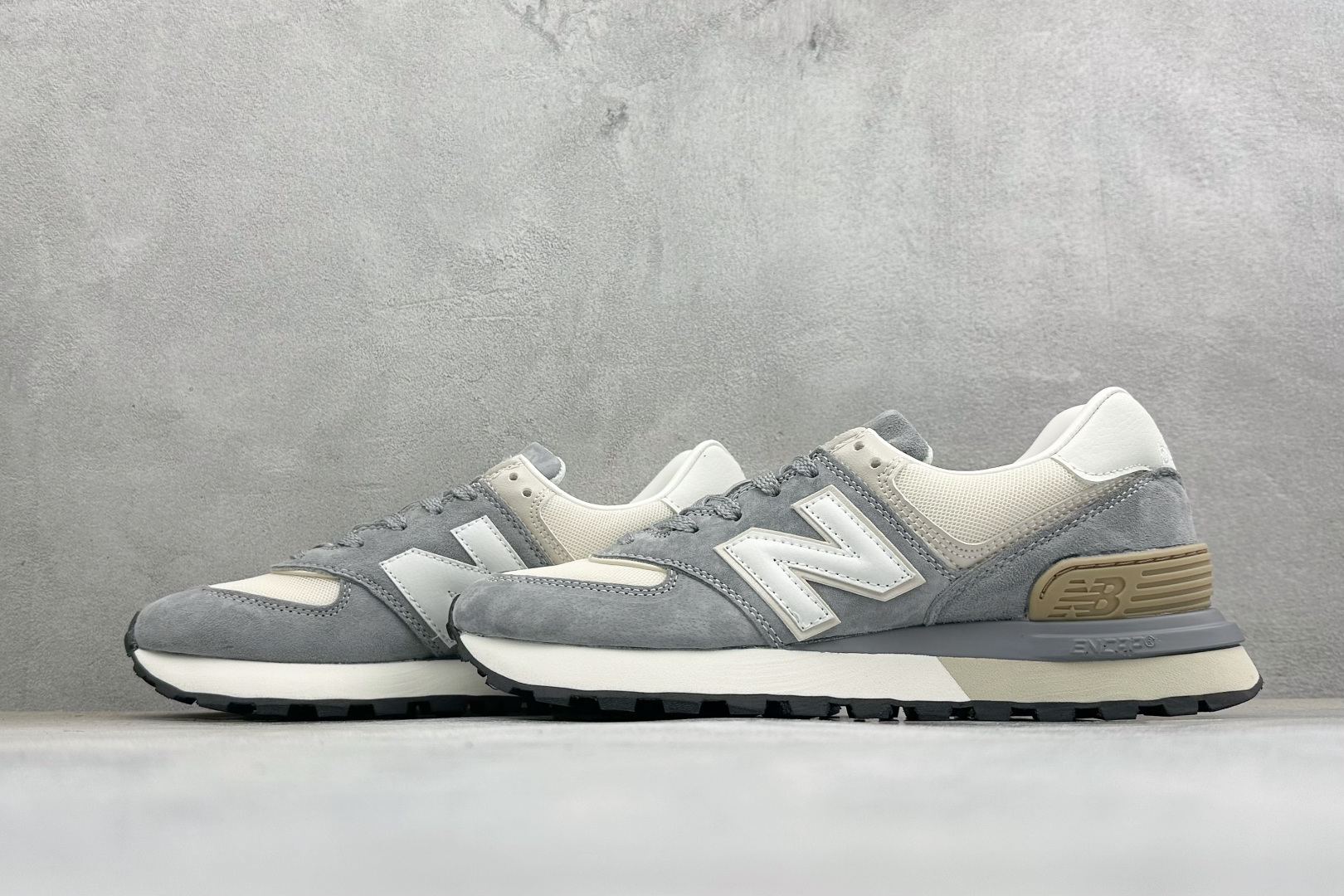 GS版New Balance U574 新百伦低帮复古休闲运动慢跑鞋 采用猪巴革组合网织物鞋面材质全新4层组合独立私模大 GS版New Balance U574 新百伦低帮复古休闲运动慢跑鞋 采用猪巴革组合网织物鞋面材质全新4层组合独立私模大