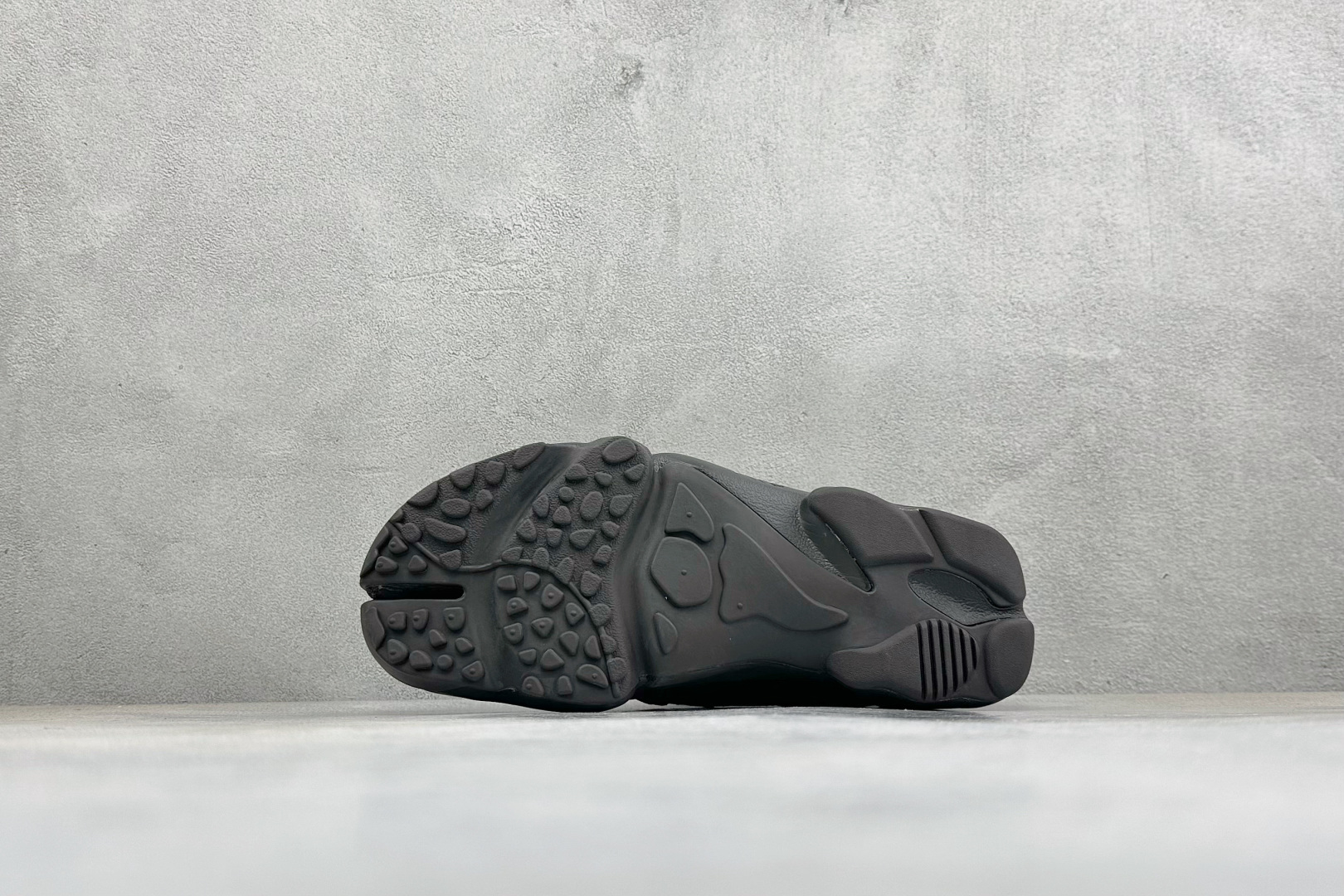 HY版Nike Air Rift 阿迪系列生活休闲鞋 #将芭蕾平底鞋的优雅与独特的分趾设计相结合,并配备 Nike Ai HY版Nike Air Rift 阿迪系列生活休闲鞋 #将芭蕾平底鞋的优雅与独特的分趾设计相结合,并配备 Nike Ai