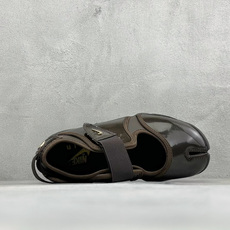 HY版Nike Air Rift 阿迪系列生活休闲鞋 #将芭蕾平底鞋的优雅与独特的分趾设计相结合,并配备 Nike Ai HY版Nike Air Rift 阿迪系列生活休闲鞋 #将芭蕾平底鞋的优雅与独特的分趾设计相结合,并配备 Nike Ai