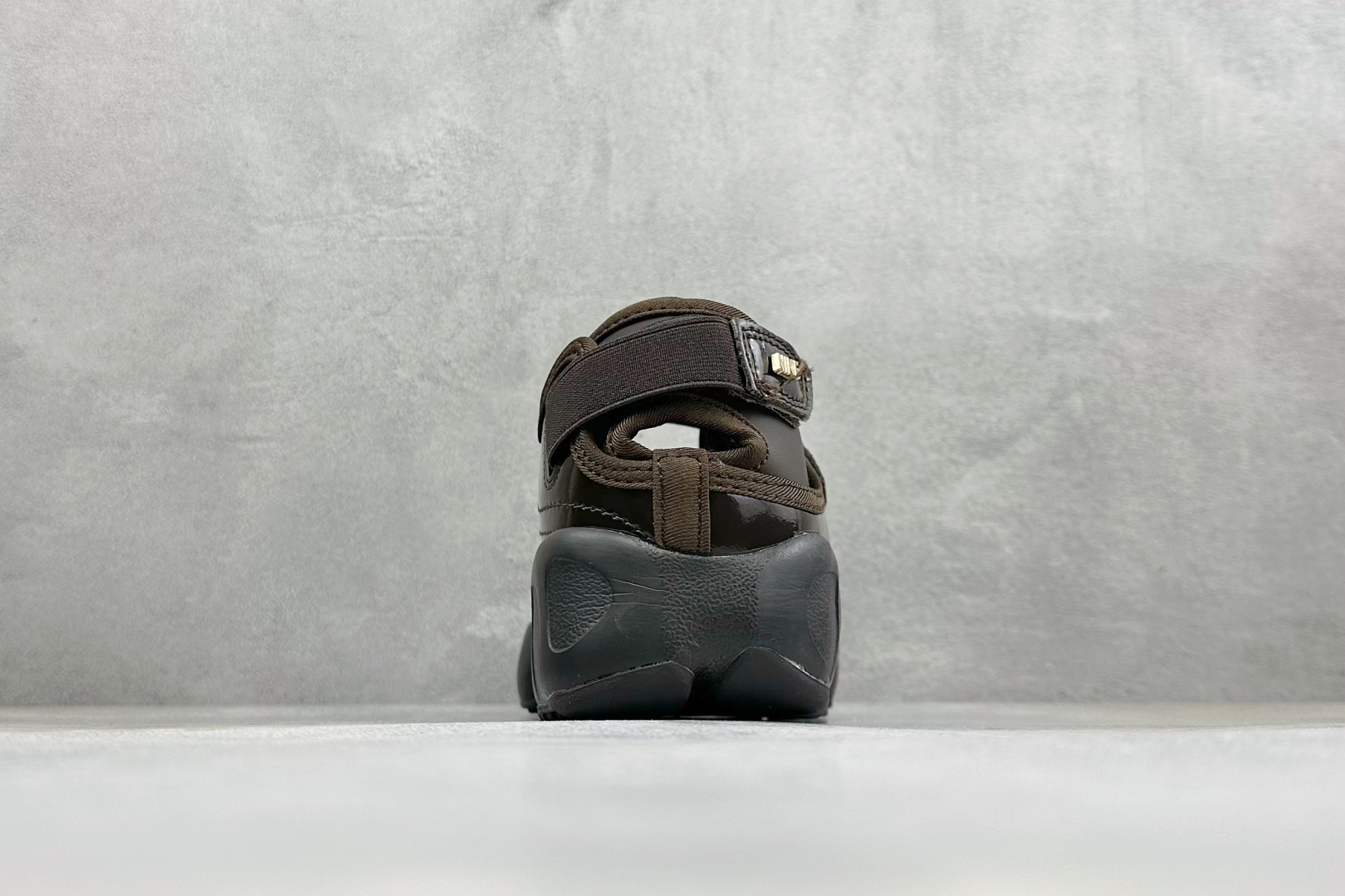 HY版Nike Air Rift 阿迪系列生活休闲鞋 #将芭蕾平底鞋的优雅与独特的分趾设计相结合,并配备 Nike Ai HY版Nike Air Rift 阿迪系列生活休闲鞋 #将芭蕾平底鞋的优雅与独特的分趾设计相结合,并配备 Nike Ai