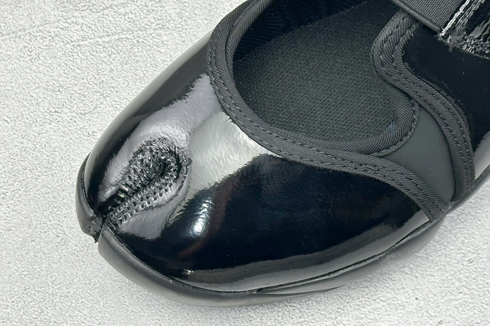 HY版Nike Air Rift 阿迪系列生活休闲鞋 #将芭蕾平底鞋的优雅与独特的分趾设计相结合,并配备 Nike Ai HY版Nike Air Rift 阿迪系列生活休闲鞋 #将芭蕾平底鞋的优雅与独特的分趾设计相结合,并配备 Nike Ai