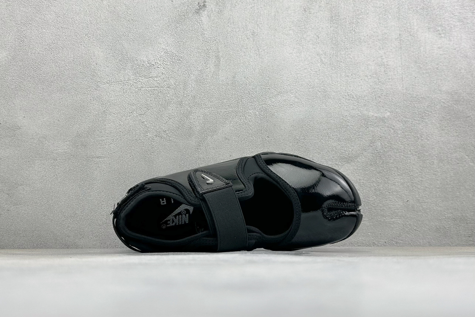 HY版Nike Air Rift 阿迪系列生活休闲鞋 #将芭蕾平底鞋的优雅与独特的分趾设计相结合,并配备 Nike Ai HY版Nike Air Rift 阿迪系列生活休闲鞋 #将芭蕾平底鞋的优雅与独特的分趾设计相结合,并配备 Nike Ai
