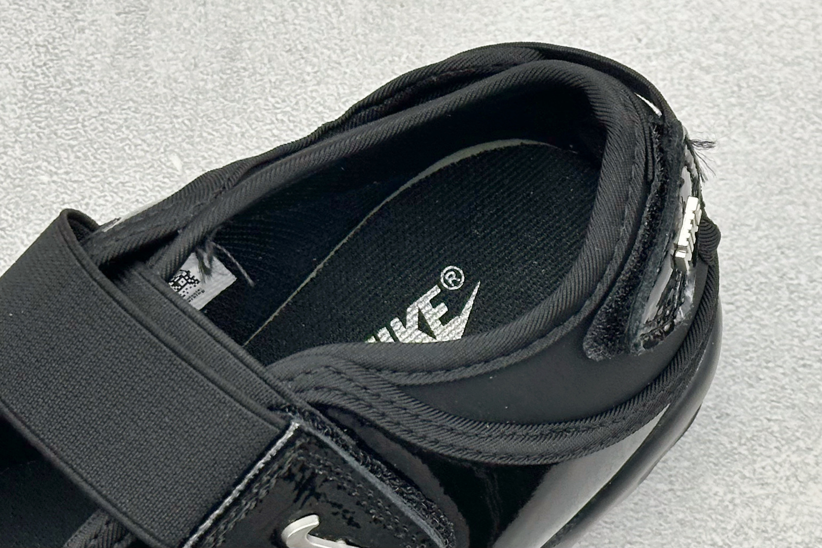 HY版Nike Air Rift 阿迪系列生活休闲鞋 #将芭蕾平底鞋的优雅与独特的分趾设计相结合,并配备 Nike Ai HY版Nike Air Rift 阿迪系列生活休闲鞋 #将芭蕾平底鞋的优雅与独特的分趾设计相结合,并配备 Nike Ai