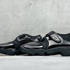 HY版Nike Air Rift 阿迪系列生活休闲鞋 #将芭蕾平底鞋的优雅与独特的分趾设计相结合,并配备 Nike Ai HY版Nike Air Rift 阿迪系列生活休闲鞋 #将芭蕾平底鞋的优雅与独特的分趾设计相结合,并配备 Nike Ai