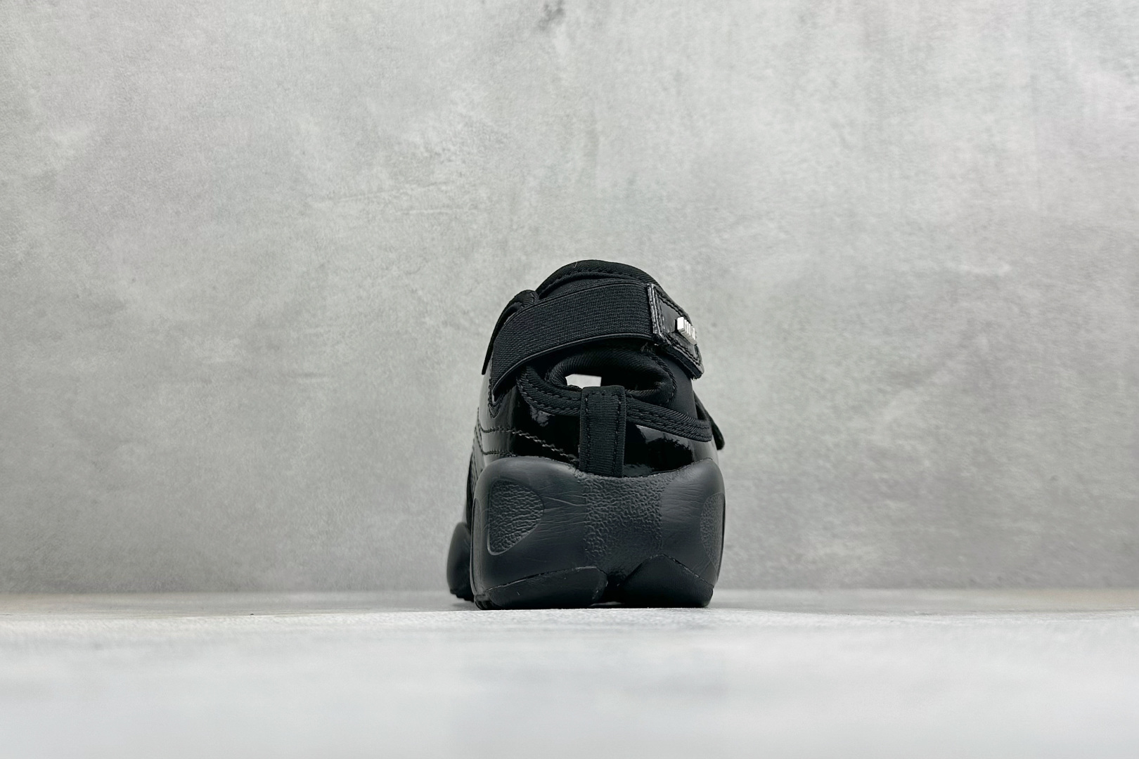 HY版Nike Air Rift 阿迪系列生活休闲鞋 #将芭蕾平底鞋的优雅与独特的分趾设计相结合,并配备 Nike Ai HY版Nike Air Rift 阿迪系列生活休闲鞋 #将芭蕾平底鞋的优雅与独特的分趾设计相结合,并配备 Nike Ai