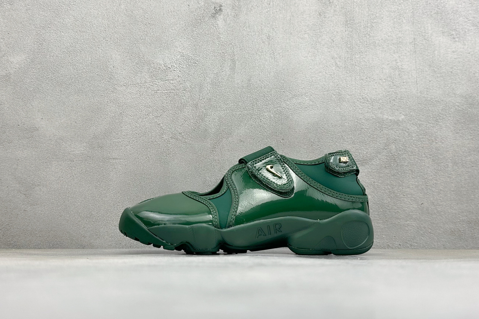 HY版Nike Air Rift 阿迪系列生活休闲鞋 #将芭蕾平底鞋的优雅与独特的分趾设计相结合,并配备 Nike Ai HY版Nike Air Rift 阿迪系列生活休闲鞋 #将芭蕾平底鞋的优雅与独特的分趾设计相结合,并配备 Nike Ai