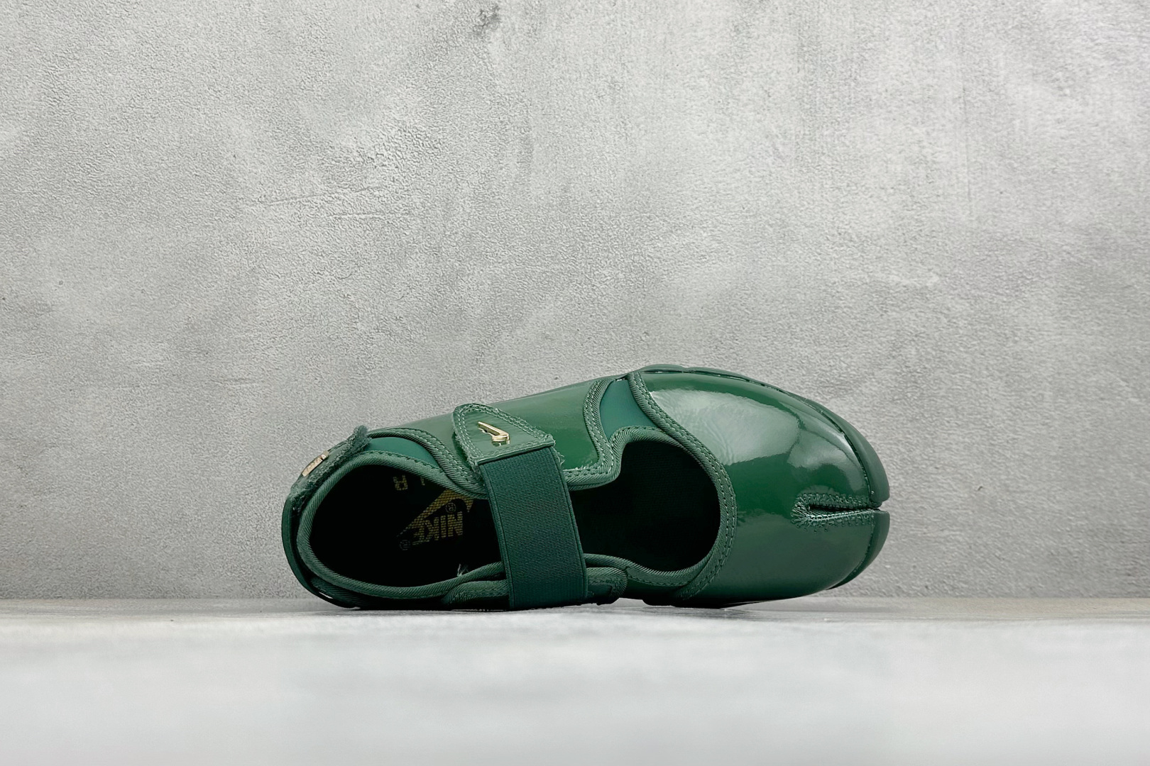 HY版Nike Air Rift 阿迪系列生活休闲鞋 #将芭蕾平底鞋的优雅与独特的分趾设计相结合,并配备 Nike Ai HY版Nike Air Rift 阿迪系列生活休闲鞋 #将芭蕾平底鞋的优雅与独特的分趾设计相结合,并配备 Nike Ai