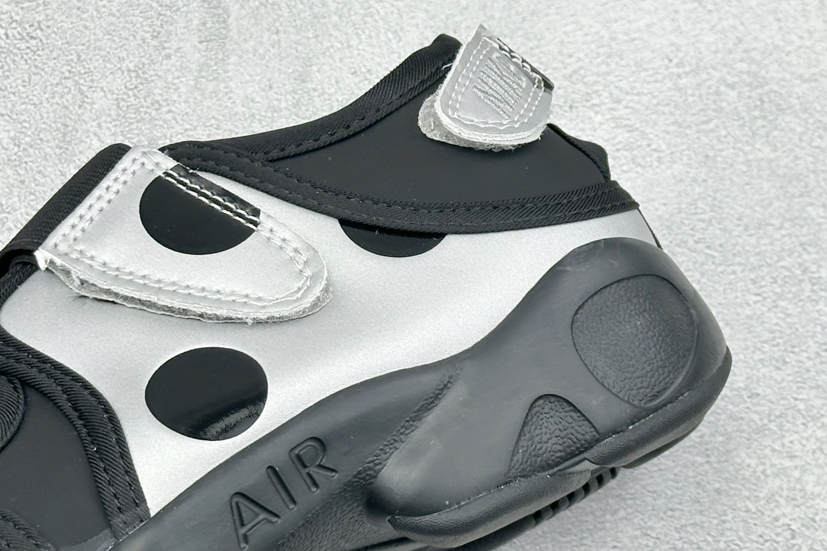 HY版Nike Air Rift 阿迪系列生活休闲鞋 #将芭蕾平底鞋的优雅与独特的分趾设计相结合，并配备 Nike Ai