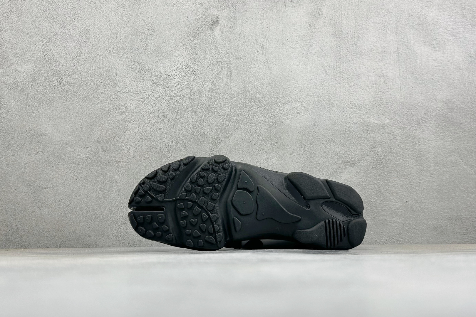 HY版Nike Air Rift 阿迪系列生活休闲鞋 #将芭蕾平底鞋的优雅与独特的分趾设计相结合，并配备 Nike Ai