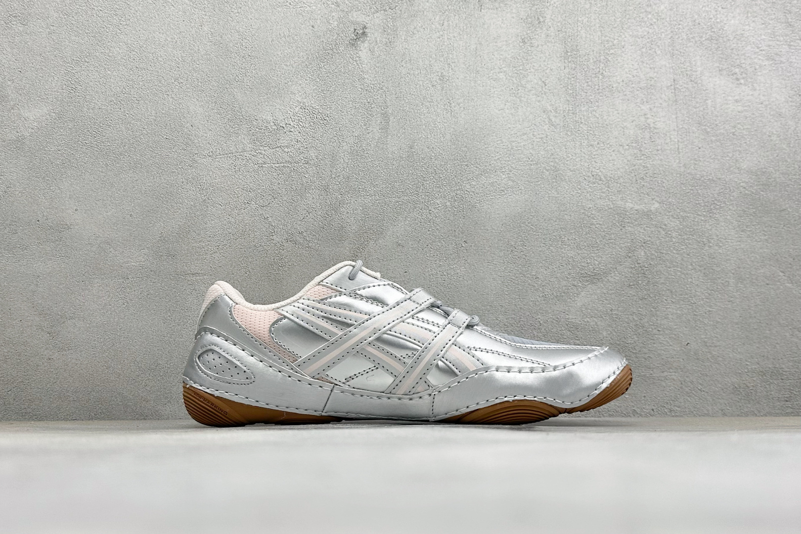 ZH版Asics Hypersync 亚瑟士 薄底德训 时尚经典透气包裹性轻便 低帮休闲板鞋 以复古之名 解锁街头新表达 ZH版Asics Hypersync 亚瑟士 薄底德训 时尚经典透气包裹性轻便 低帮休闲板鞋 以复古之名 解锁街头新表达