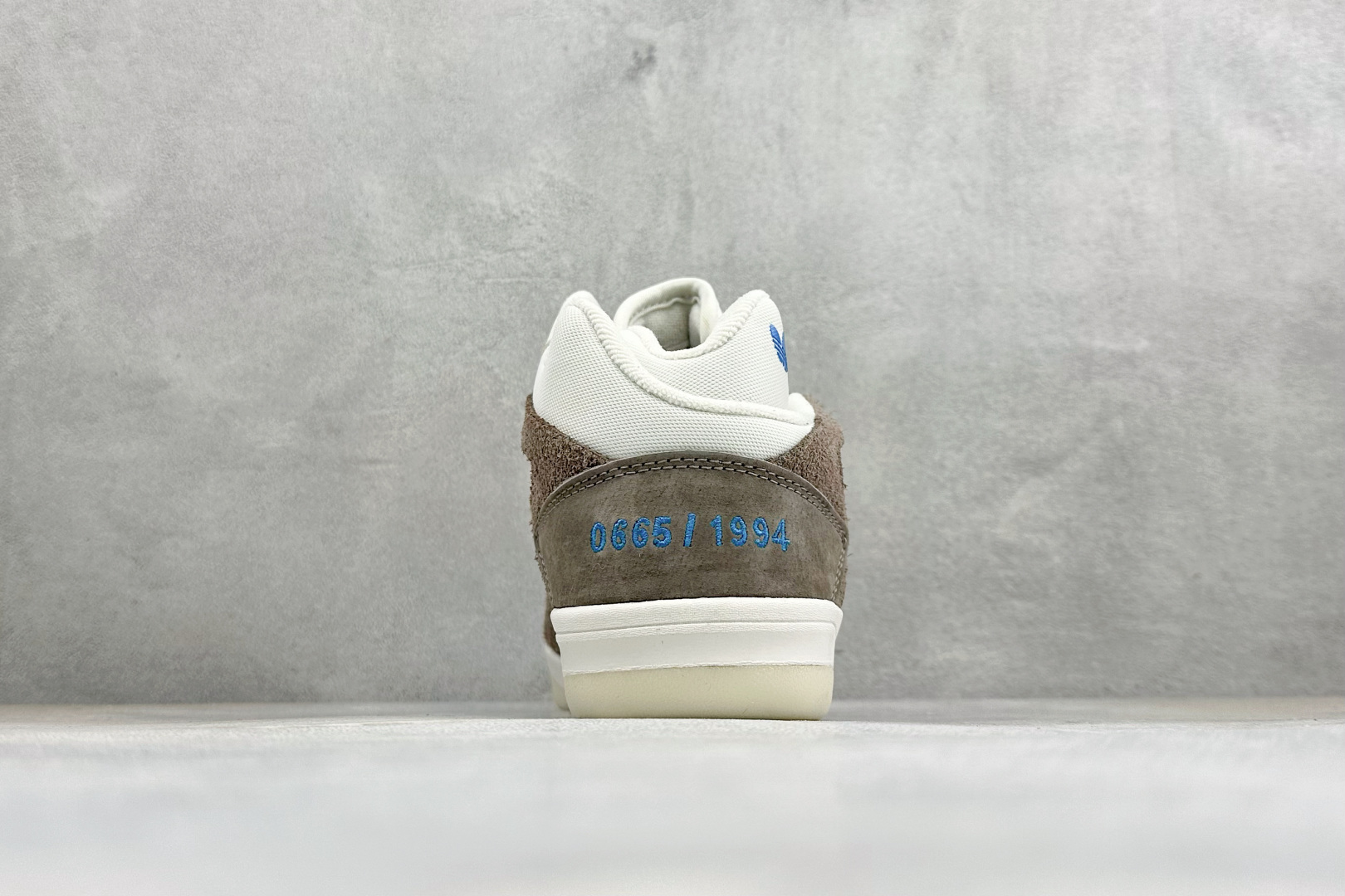 HZ版Adidas x Bad Bunny Badbo 1.0 阿迪达斯经典百搭篮球鞋 货号:JS1469 尺码:36 HZ版Adidas x Bad Bunny Badbo 1.0 阿迪达斯经典百搭篮球鞋 货号:JS1469 尺码:36