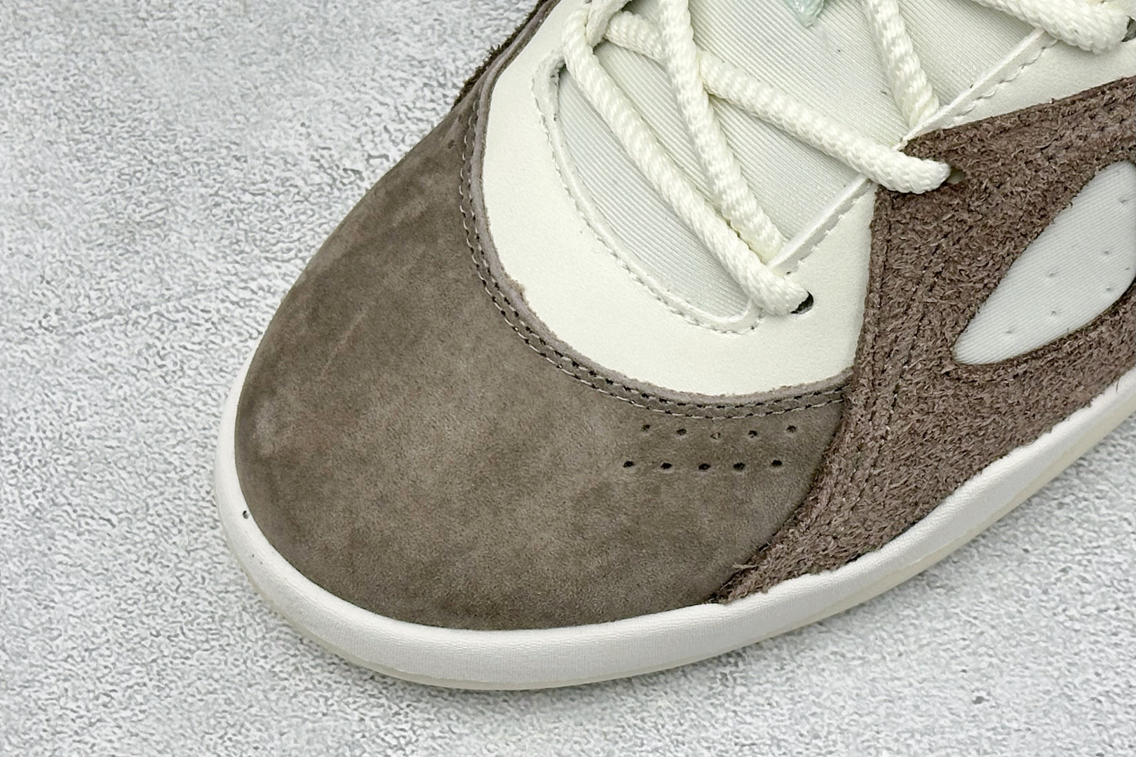 HZ版Adidas x Bad Bunny Badbo 1.0 阿迪达斯经典百搭篮球鞋 货号:JS1469 尺码:36 HZ版Adidas x Bad Bunny Badbo 1.0 阿迪达斯经典百搭篮球鞋 货号:JS1469 尺码:36