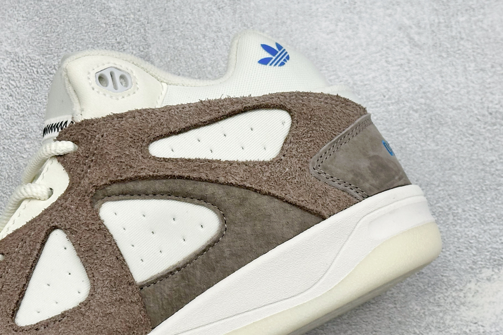 HZ版Adidas x Bad Bunny Badbo 1.0 阿迪达斯经典百搭篮球鞋 货号:JS1469 尺码:36 HZ版Adidas x Bad Bunny Badbo 1.0 阿迪达斯经典百搭篮球鞋 货号:JS1469 尺码:36