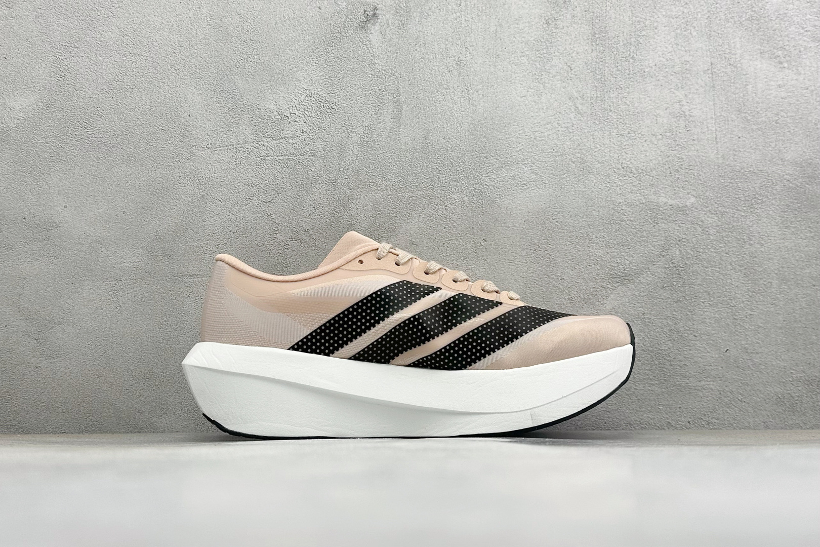 TY版AD ADIZERO EVO SL 2 阿迪超轻透气缓震跑鞋 以令人难以置信的138克重量,刷新了跑鞋轻量化的记录 TY版AD ADIZERO EVO SL 2 阿迪超轻透气缓震跑鞋 以令人难以置信的138克重量,刷新了跑鞋轻量化的记录