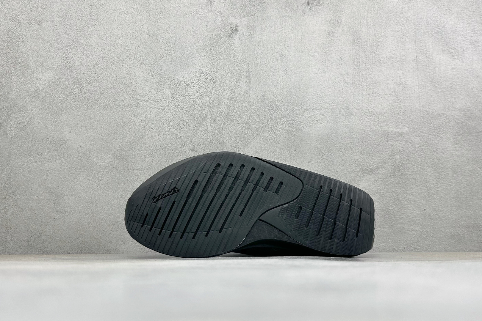 TY版AD ADIZERO EVO SL 2 阿迪超轻透气缓震跑鞋 以令人难以置信的138克重量,刷新了跑鞋轻量化的记录 TY版AD ADIZERO EVO SL 2 阿迪超轻透气缓震跑鞋 以令人难以置信的138克重量,刷新了跑鞋轻量化的记录