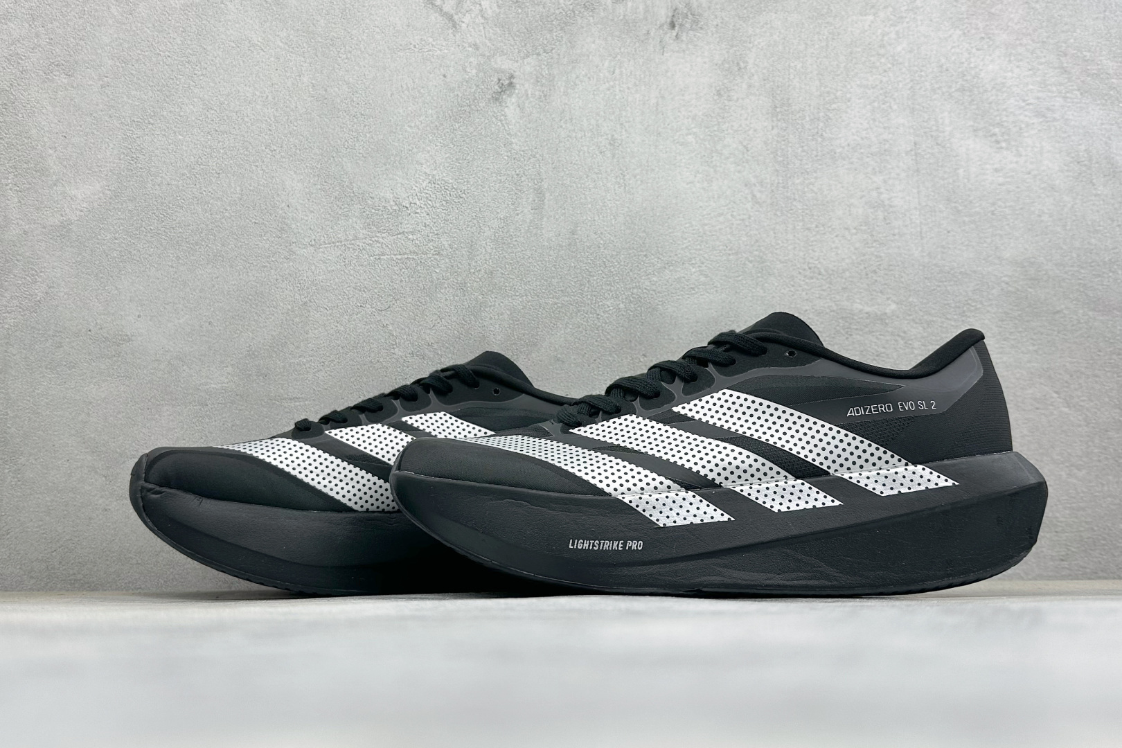 TY版AD ADIZERO EVO SL 2 阿迪超轻透气缓震跑鞋 以令人难以置信的138克重量,刷新了跑鞋轻量化的记录 TY版AD ADIZERO EVO SL 2 阿迪超轻透气缓震跑鞋 以令人难以置信的138克重量,刷新了跑鞋轻量化的记录