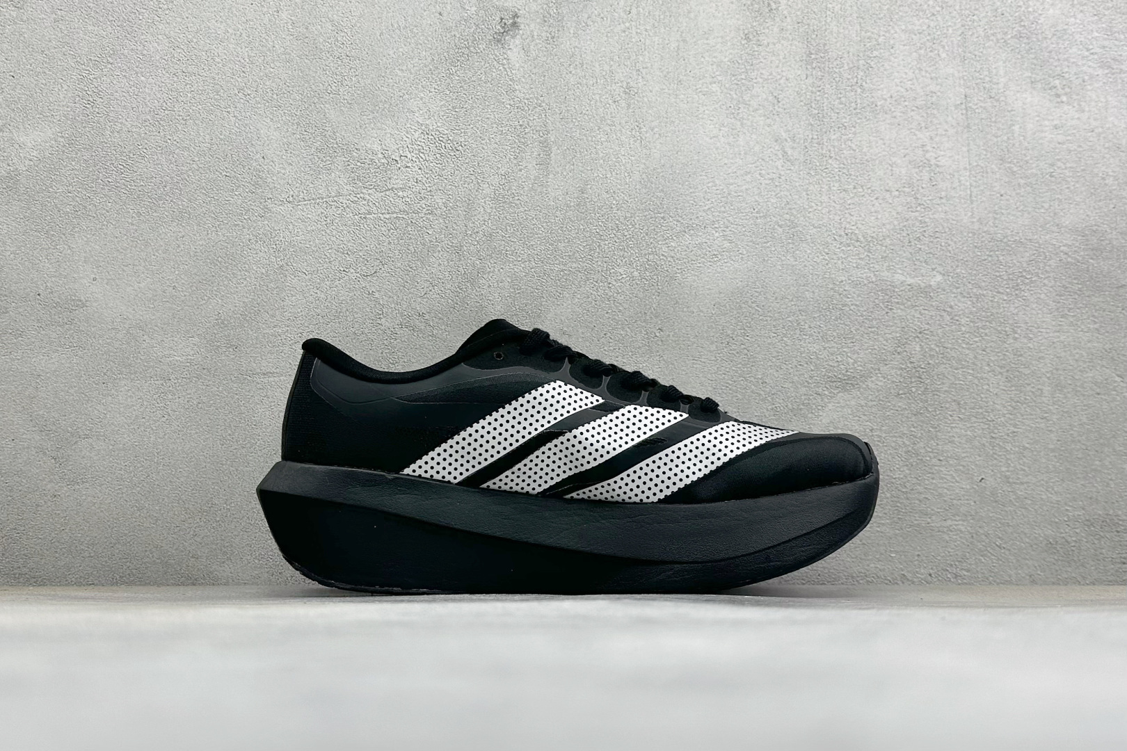 TY版AD ADIZERO EVO SL 2 阿迪超轻透气缓震跑鞋 以令人难以置信的138克重量,刷新了跑鞋轻量化的记录 TY版AD ADIZERO EVO SL 2 阿迪超轻透气缓震跑鞋 以令人难以置信的138克重量,刷新了跑鞋轻量化的记录