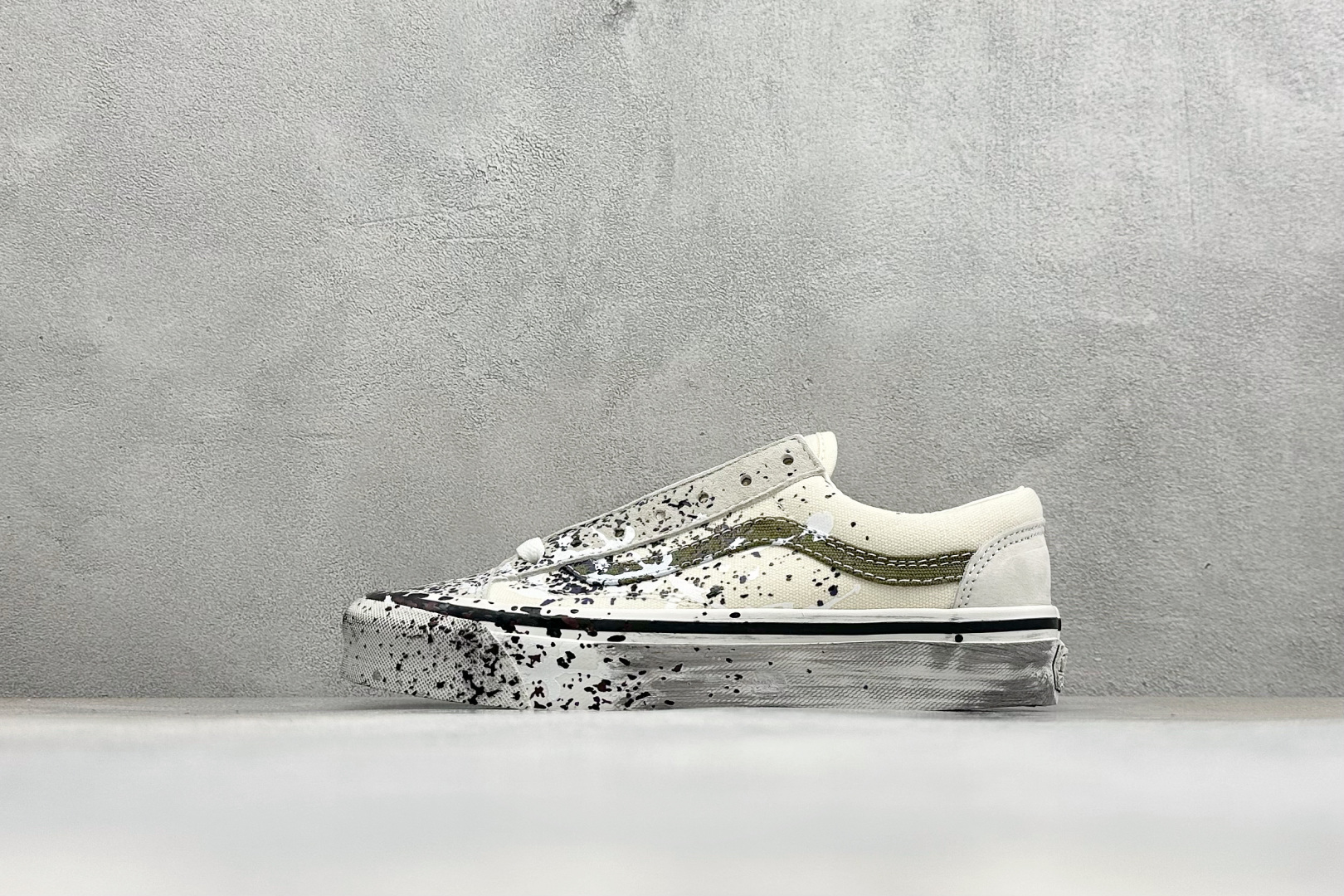 Vans Premium Old Skool 36 高阶支线 艺术家泼墨做旧板鞋 以手工泼溅工艺重塑经典板鞋轮廓 将涂鸦 Vans Premium Old Skool 36 高阶支线 艺术家泼墨做旧板鞋 以手工泼溅工艺重塑经典板鞋轮廓 将涂鸦