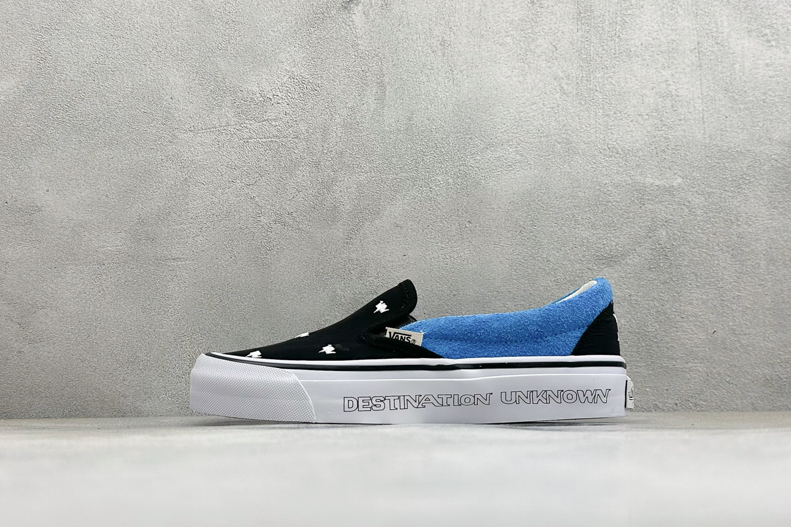 Vans × Liberaiders 联名第四弹 Liberaiders x Vans Classic Slip On Vans × Liberaiders 联名第四弹 Liberaiders x Vans Classic Slip On