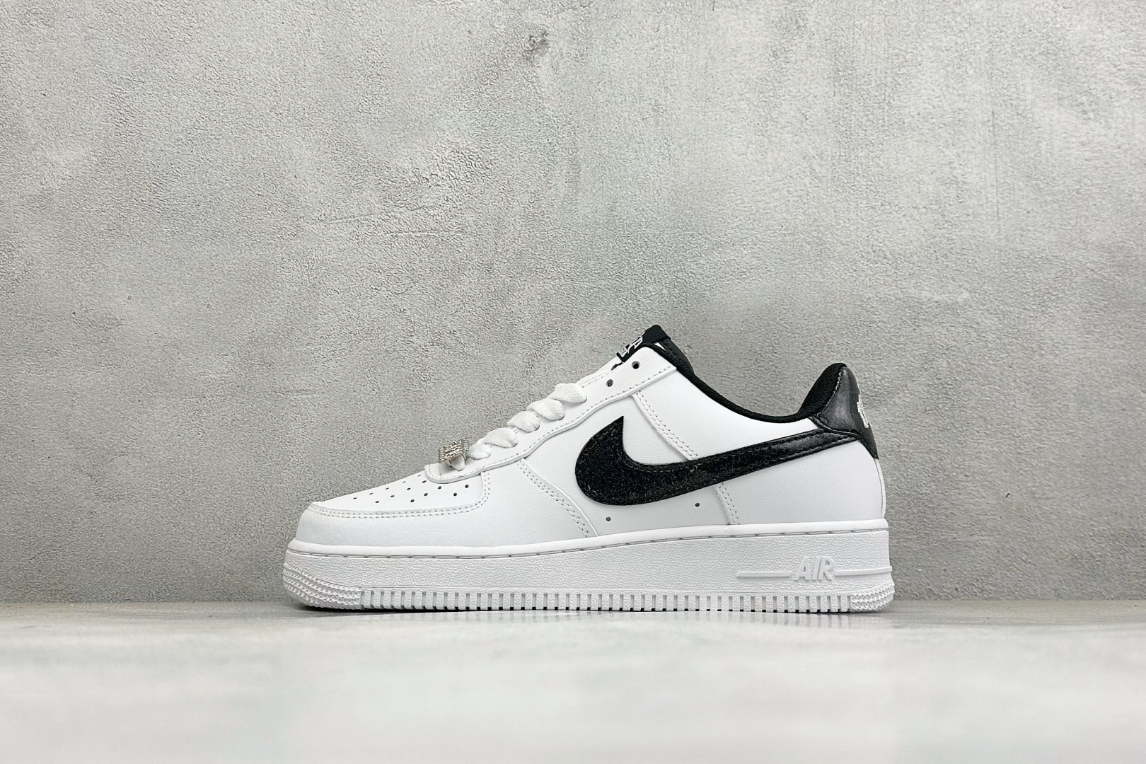 福利特价 Nike Air Force 1'07 Low 联名款 空军一号低帮休闲板鞋 #原楦原纸板 纯正空军版型 内置 福利特价 Nike Air Force 1'07 Low 联名款 空军一号低帮休闲板鞋 #原楦原纸板 纯正空军版型 内置