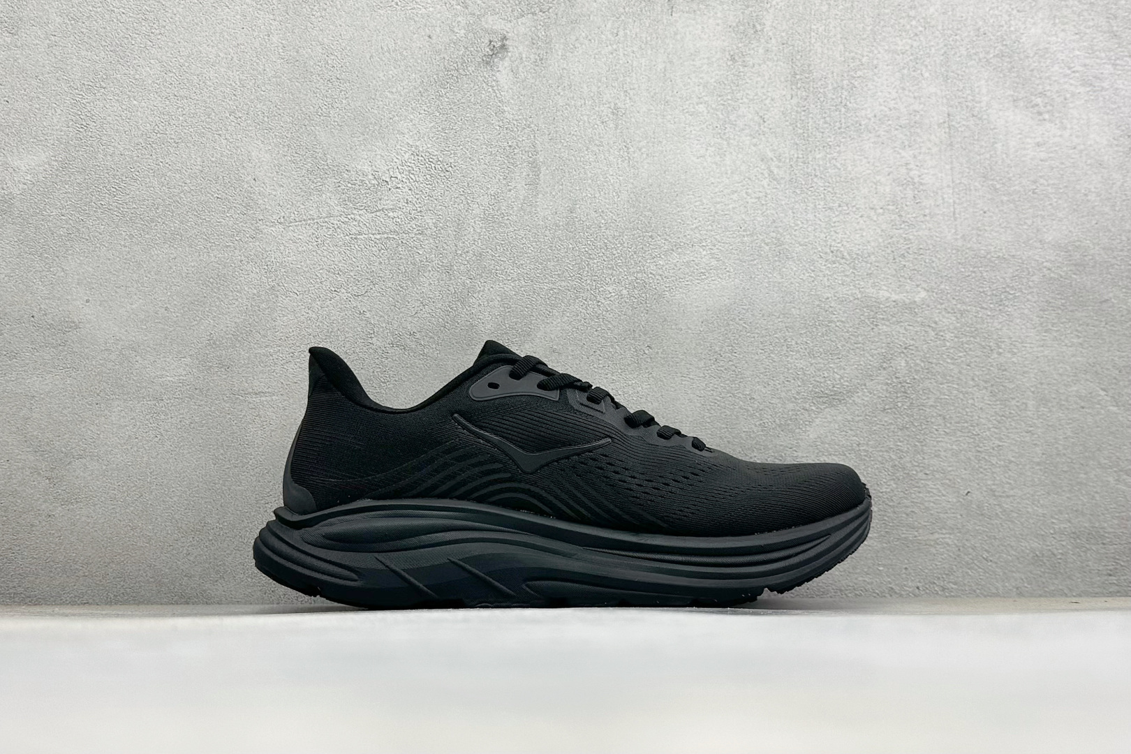 Hoka One One Clifton 11 克里夫顿系列 轻盈透气的针织网面跑鞋 货号：-BBLC 尺码：36-46
