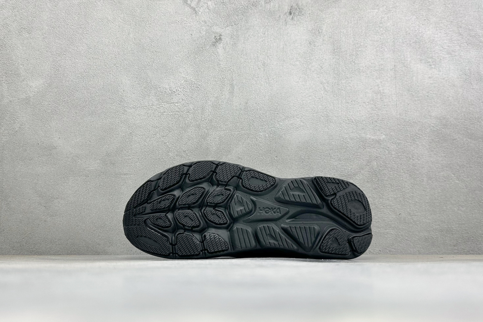 Hoka One One Clifton 11 克里夫顿系列 轻盈透气的针织网面跑鞋 货号：-BBLC 尺码：36-46