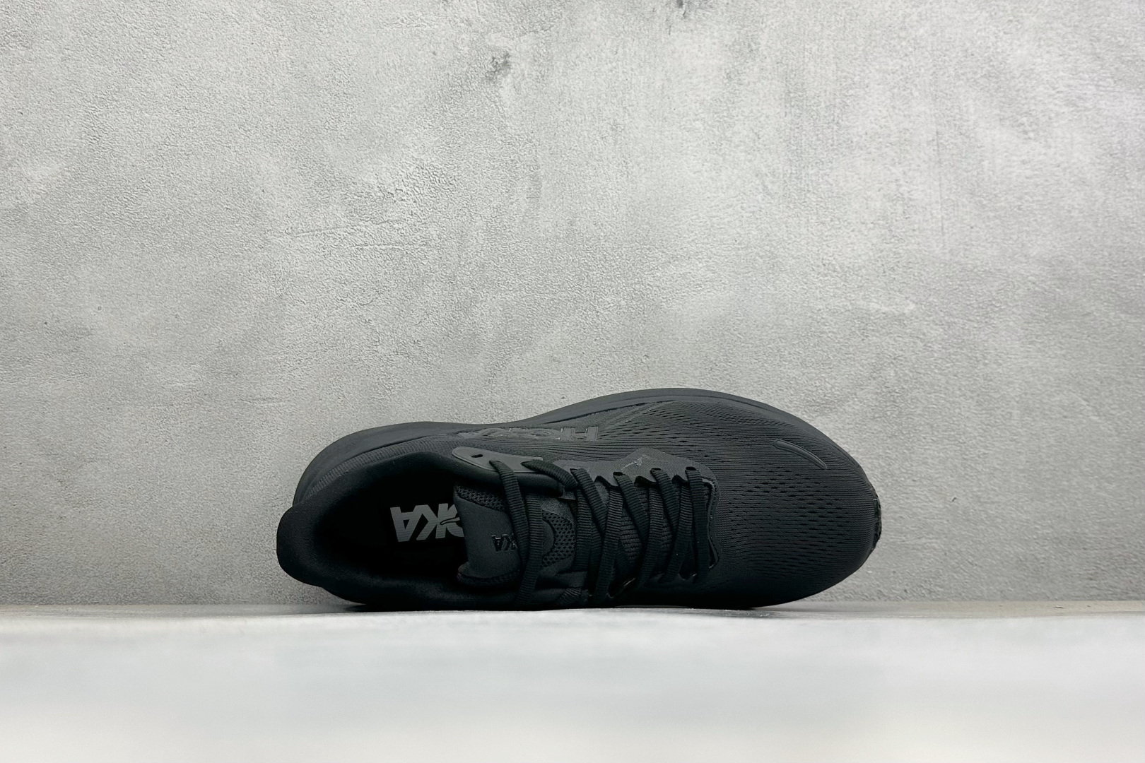 Hoka One One Clifton 11 克里夫顿系列 轻盈透气的针织网面跑鞋 货号：-BBLC 尺码：36-46