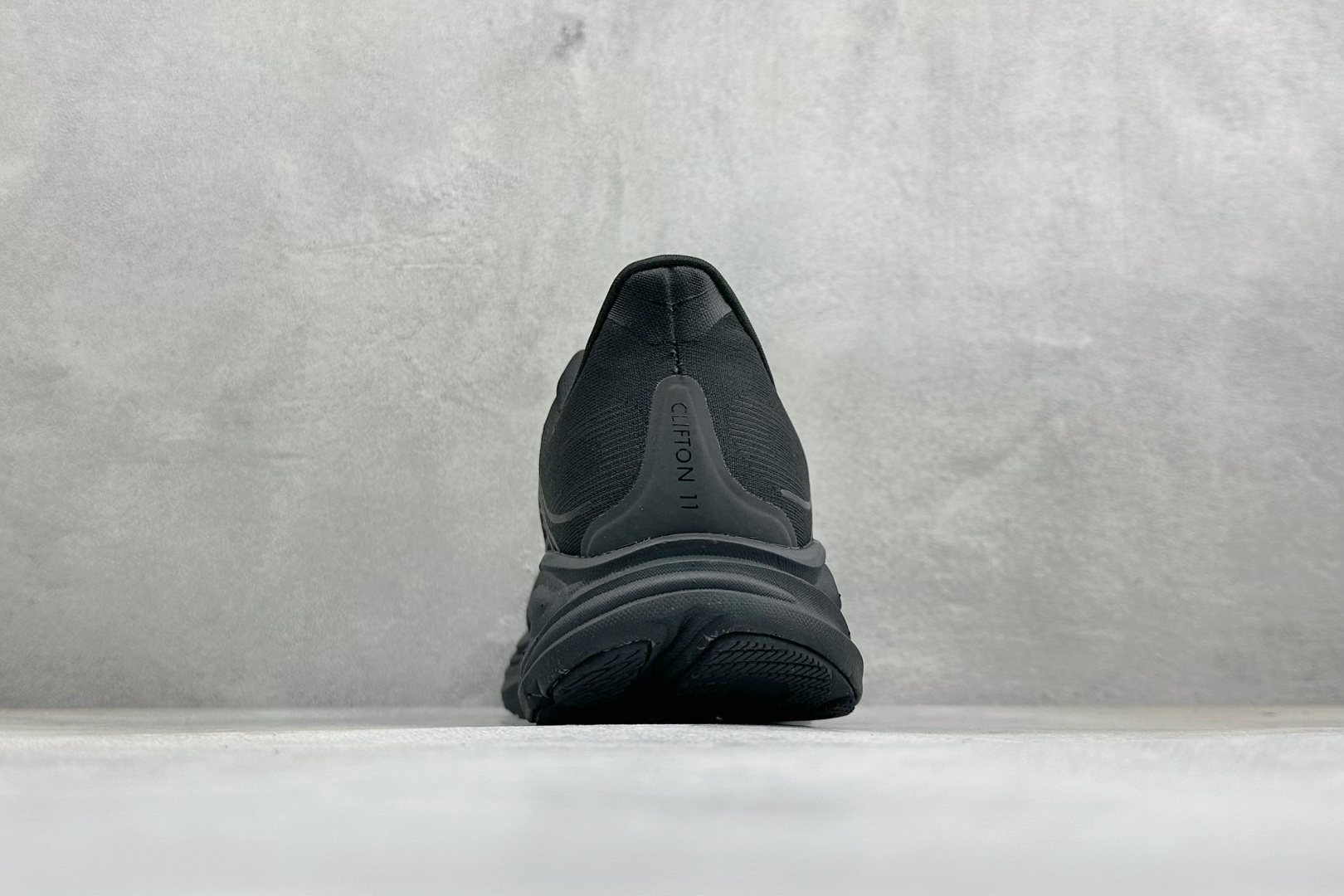Hoka One One Clifton 11 克里夫顿系列 轻盈透气的针织网面跑鞋 货号：-BBLC 尺码：36-46
