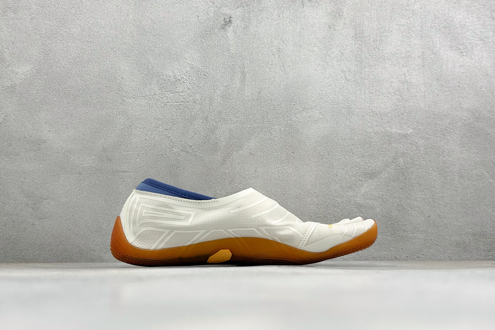 Vibram GroundSplay 健身赤足深蹲支撑速干运动五指鞋 货号:25M8815 尺码:35 36 37 3 Vibram GroundSplay 健身赤足深蹲支撑速干运动五指鞋 货号:25M8815 尺码:35 36 37 3
