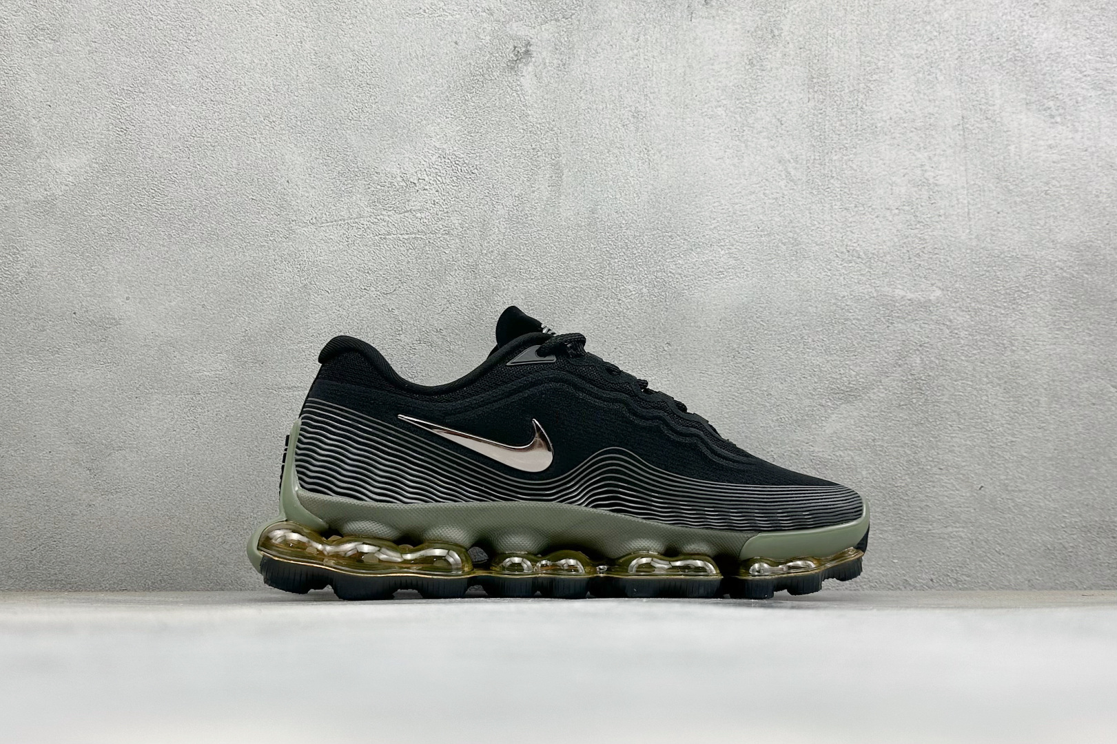 Nike Air Liquid Max 耐克气垫跑步鞋 货号：IQ7635–002 尺码：40-46没半码 