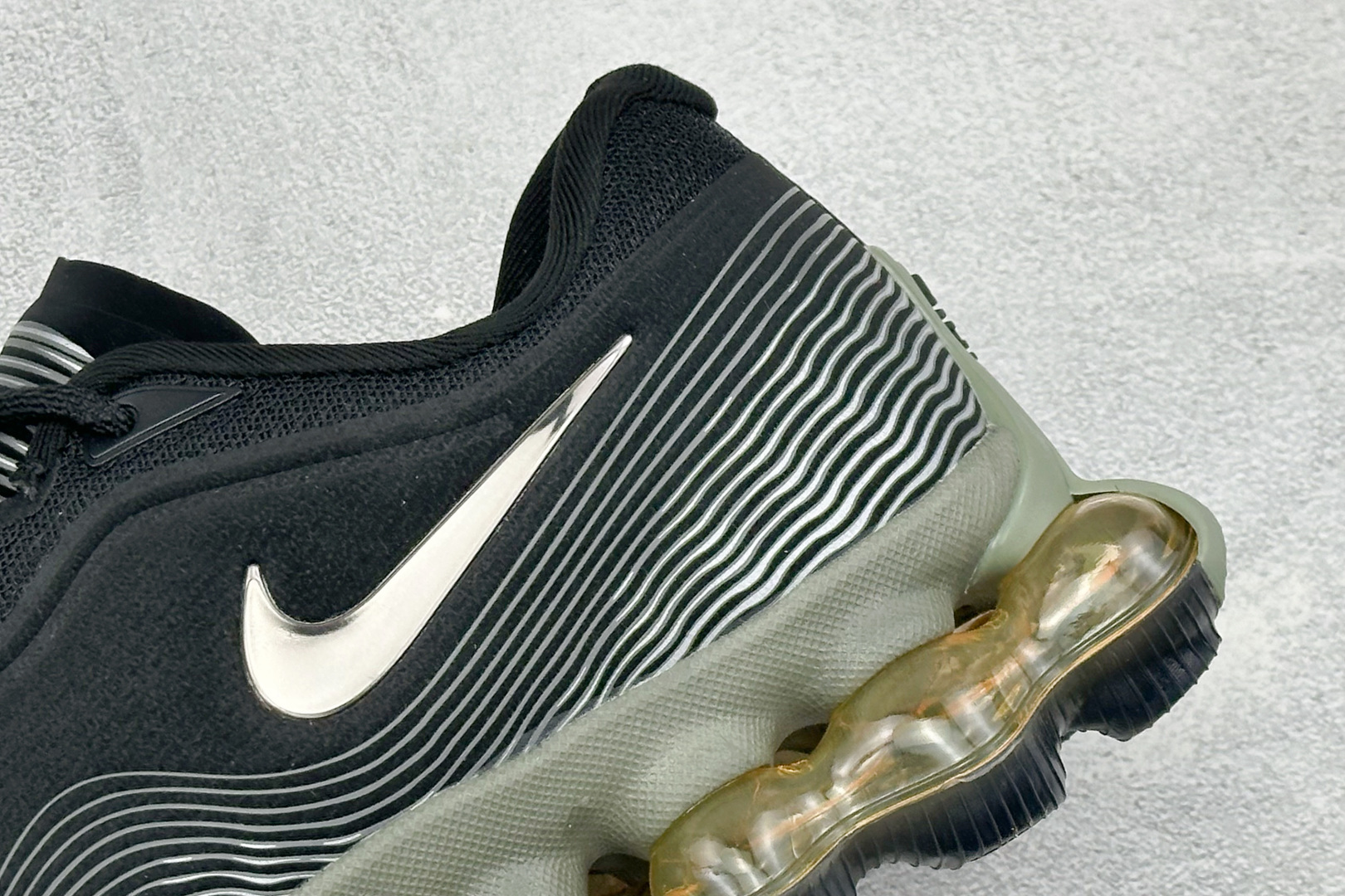 Nike Air Liquid Max 耐克气垫跑步鞋 货号：IQ7635–002 尺码：40-46没半码 