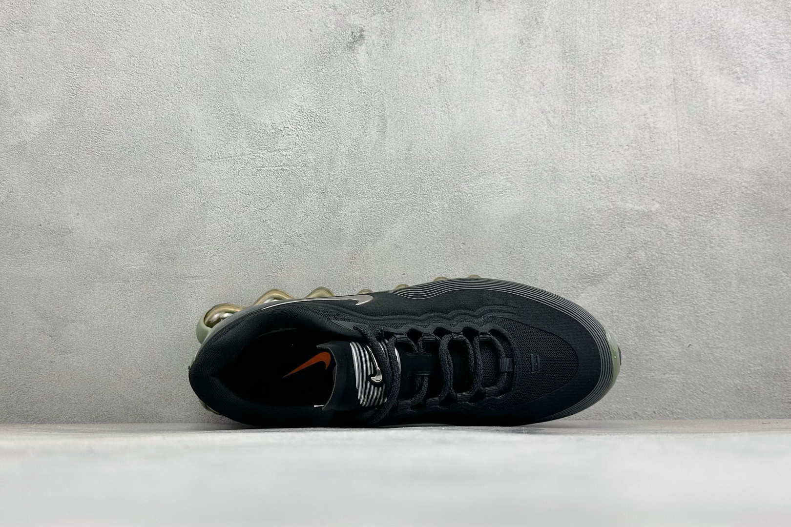 Nike Air Liquid Max 耐克气垫跑步鞋 货号：IQ7635–002 尺码：40-46没半码 