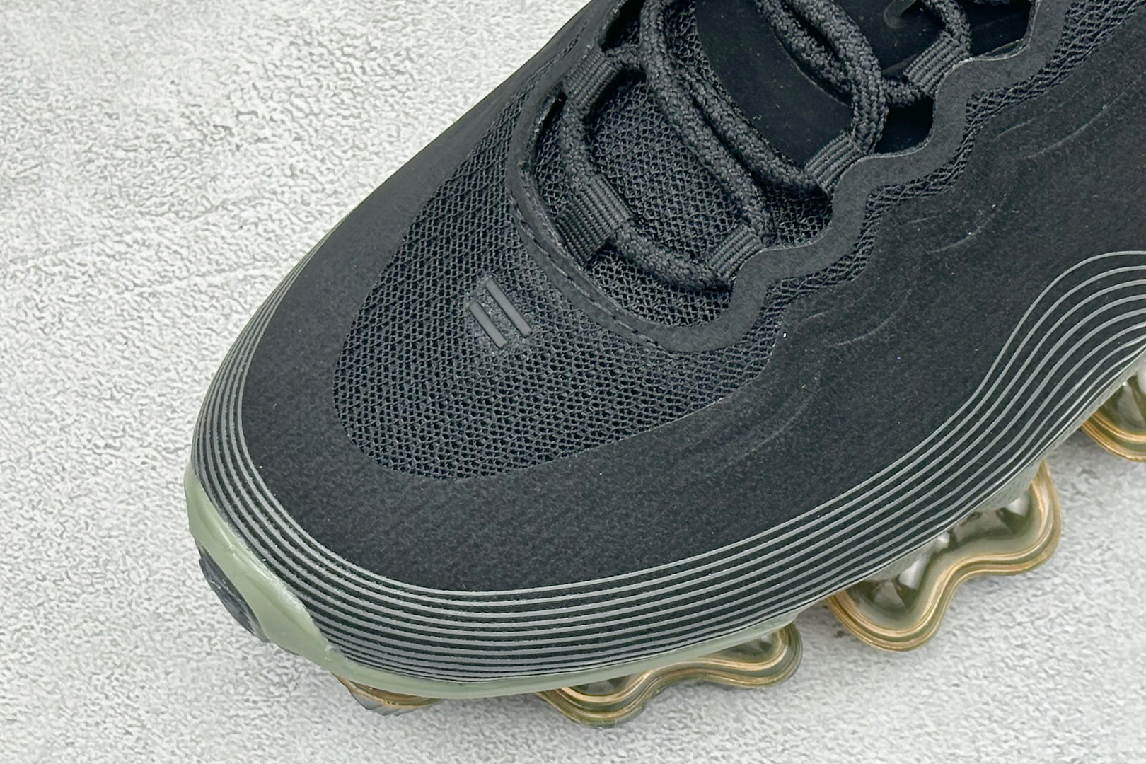 Nike Air Liquid Max 耐克气垫跑步鞋 货号：IQ7635–002 尺码：40-46没半码 