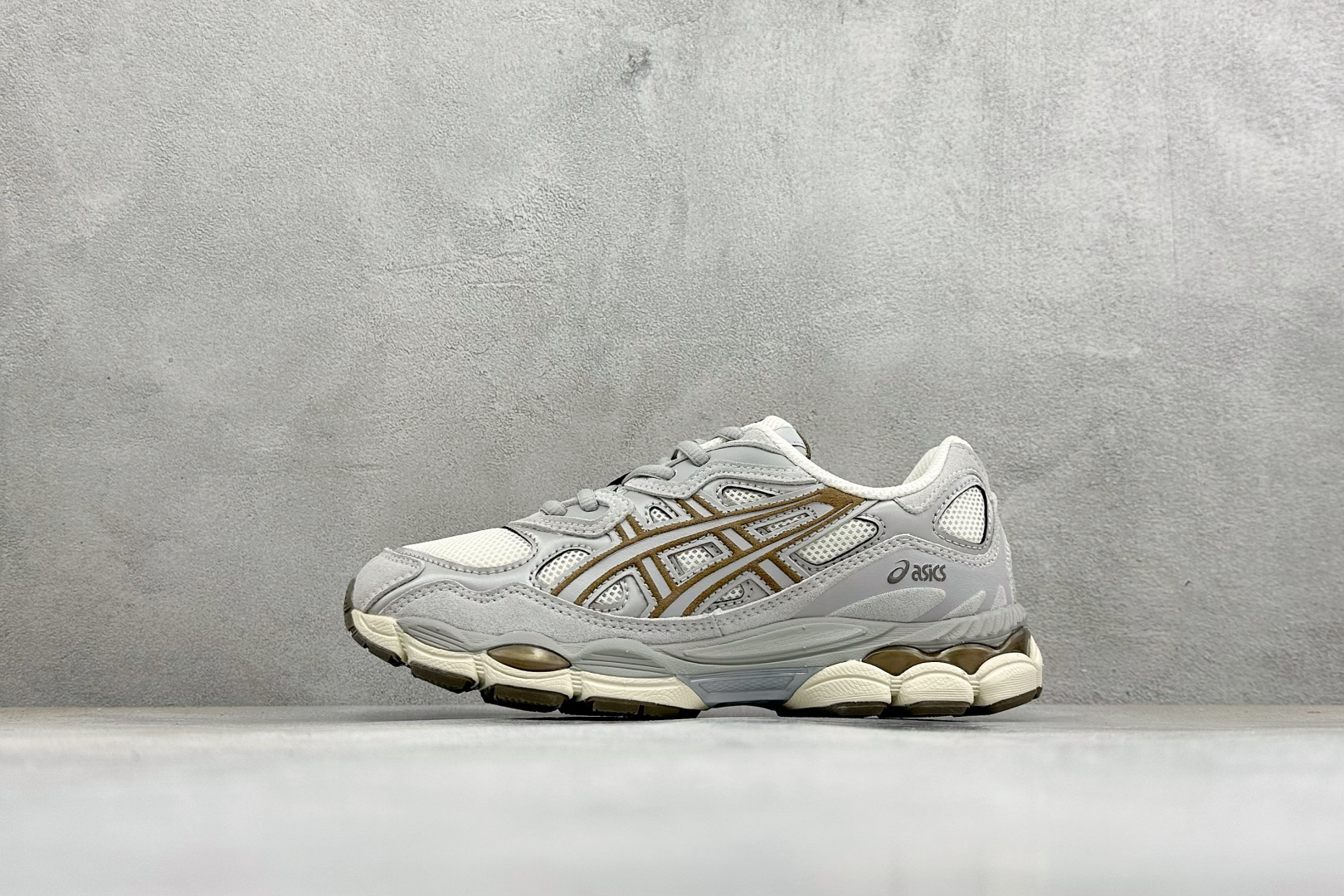 Asics Gel-NYC 亚瑟士 防滑耐磨 休闲运动鞋 采用双层提花网面设计 提高包裹性和透气性 后跟搭载稳定系统科技 Asics Gel-NYC 亚瑟士 防滑耐磨 休闲运动鞋 采用双层提花网面设计 提高包裹性和透气性 后跟搭载稳定系统科技