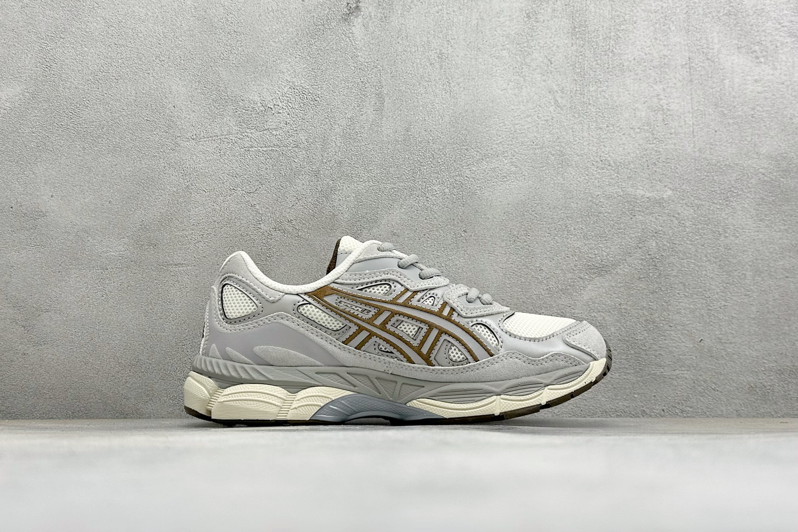Asics Gel-NYC 亚瑟士 防滑耐磨 休闲运动鞋 采用双层提花网面设计 提高包裹性和透气性 后跟搭载稳定系统科技 Asics Gel-NYC 亚瑟士 防滑耐磨 休闲运动鞋 采用双层提花网面设计 提高包裹性和透气性 后跟搭载稳定系统科技