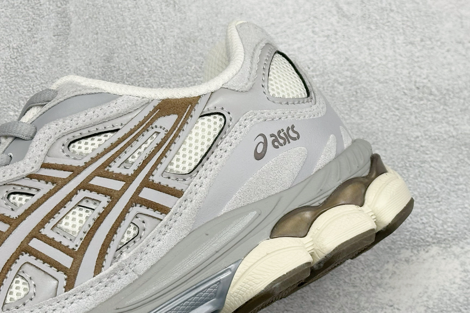 Asics Gel-NYC 亚瑟士 防滑耐磨 休闲运动鞋 采用双层提花网面设计 提高包裹性和透气性 后跟搭载稳定系统科技 Asics Gel-NYC 亚瑟士 防滑耐磨 休闲运动鞋 采用双层提花网面设计 提高包裹性和透气性 后跟搭载稳定系统科技