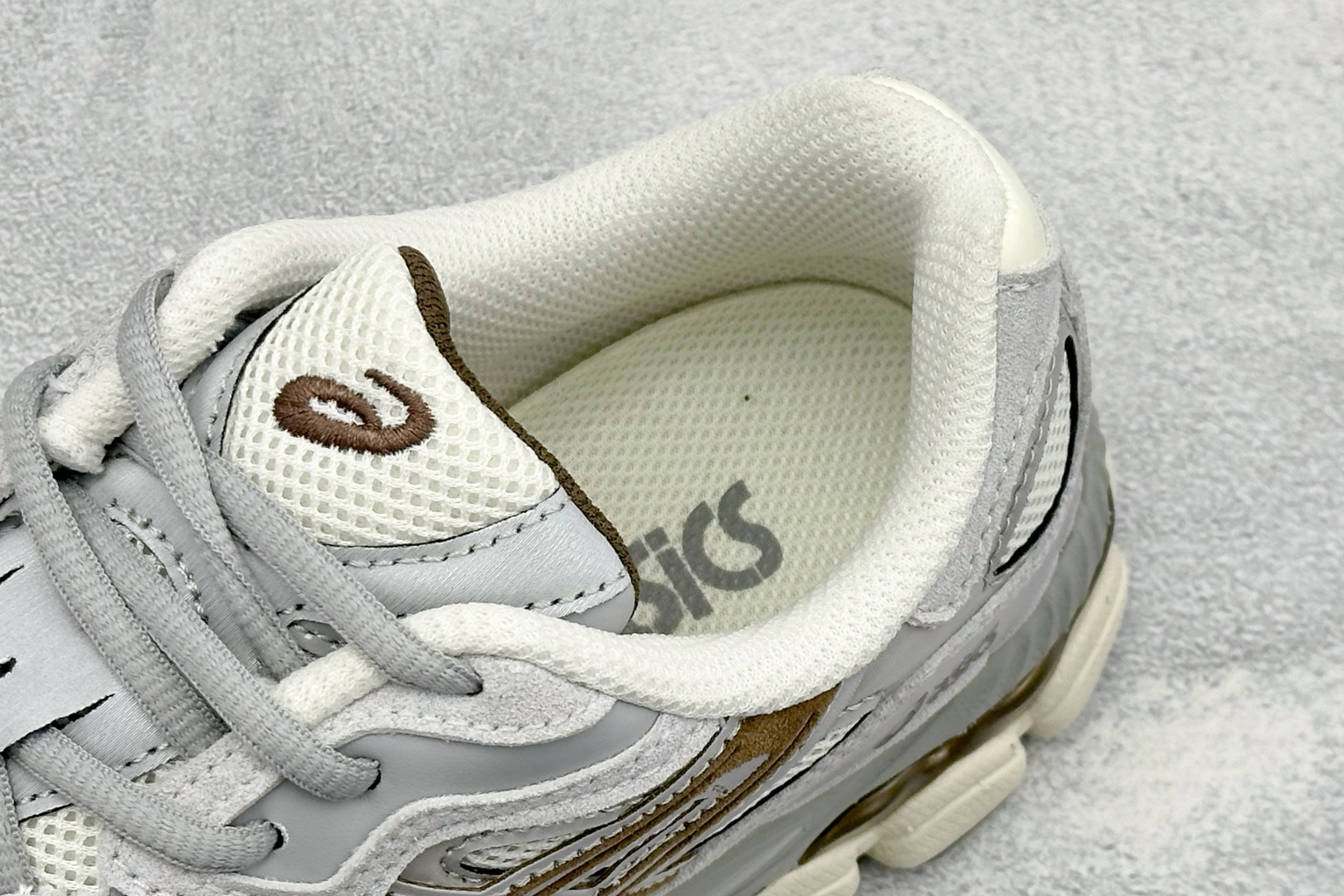 Asics Gel-NYC 亚瑟士 防滑耐磨 休闲运动鞋 采用双层提花网面设计 提高包裹性和透气性 后跟搭载稳定系统科技 Asics Gel-NYC 亚瑟士 防滑耐磨 休闲运动鞋 采用双层提花网面设计 提高包裹性和透气性 后跟搭载稳定系统科技