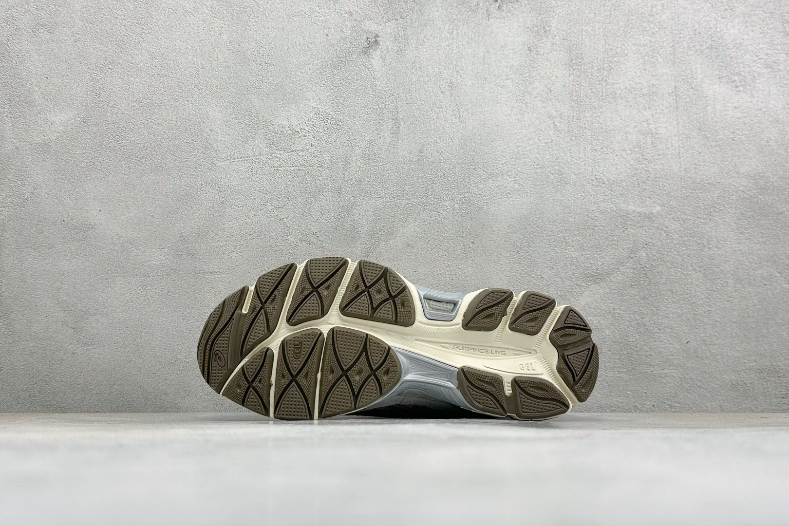 Asics Gel-NYC 亚瑟士 防滑耐磨 休闲运动鞋 采用双层提花网面设计 提高包裹性和透气性 后跟搭载稳定系统科技 Asics Gel-NYC 亚瑟士 防滑耐磨 休闲运动鞋 采用双层提花网面设计 提高包裹性和透气性 后跟搭载稳定系统科技