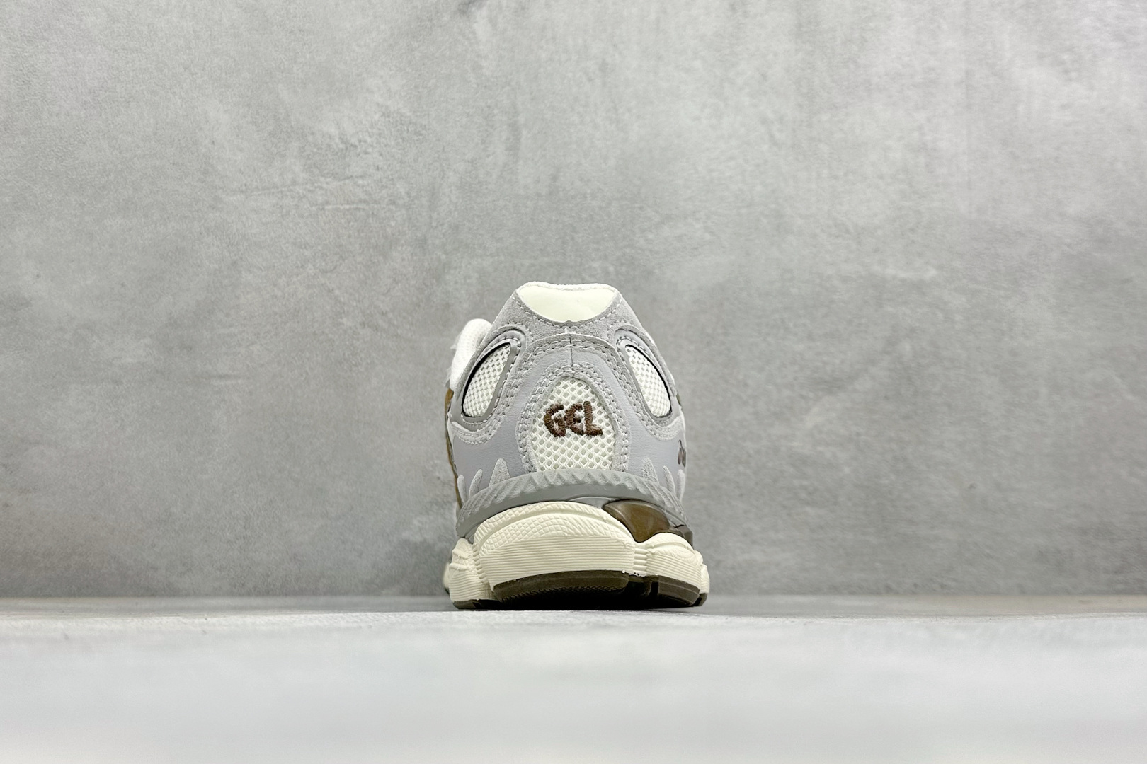 Asics Gel-NYC 亚瑟士 防滑耐磨 休闲运动鞋 采用双层提花网面设计 提高包裹性和透气性 后跟搭载稳定系统科技 Asics Gel-NYC 亚瑟士 防滑耐磨 休闲运动鞋 采用双层提花网面设计 提高包裹性和透气性 后跟搭载稳定系统科技