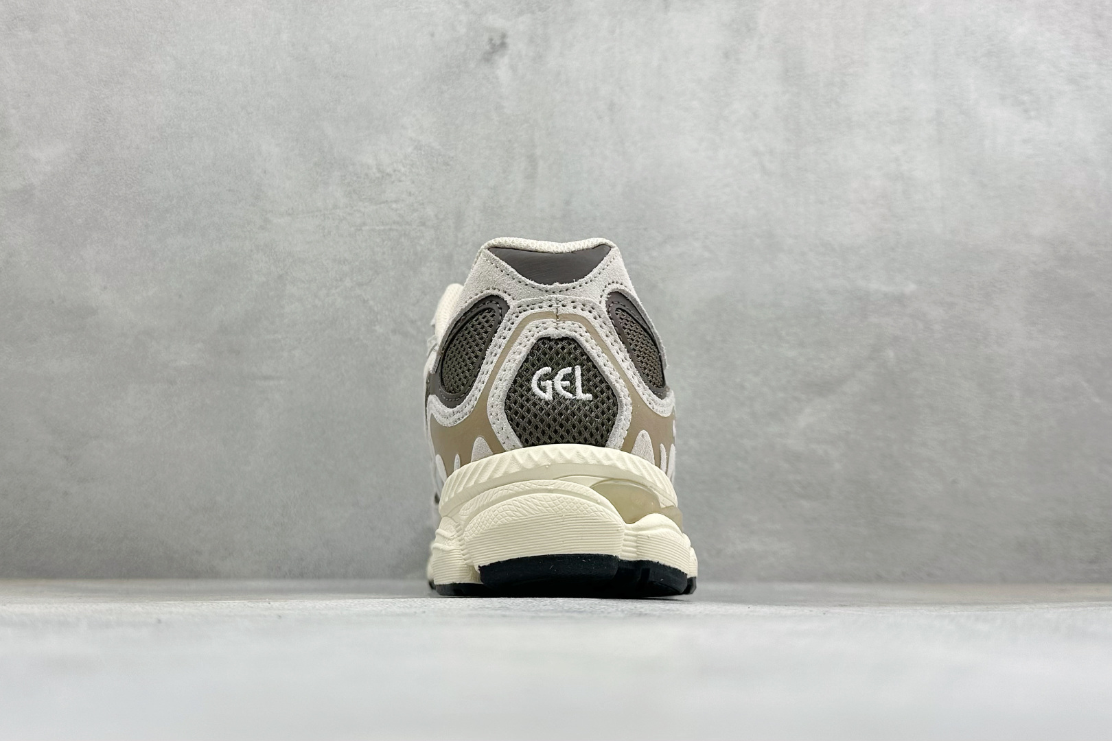 Asics Gel-NYC 亚瑟士 防滑耐磨 休闲运动鞋 采用双层提花网面设计 提高包裹性和透气性 后跟搭载稳定系统科技 Asics Gel-NYC 亚瑟士 防滑耐磨 休闲运动鞋 采用双层提花网面设计 提高包裹性和透气性 后跟搭载稳定系统科技
