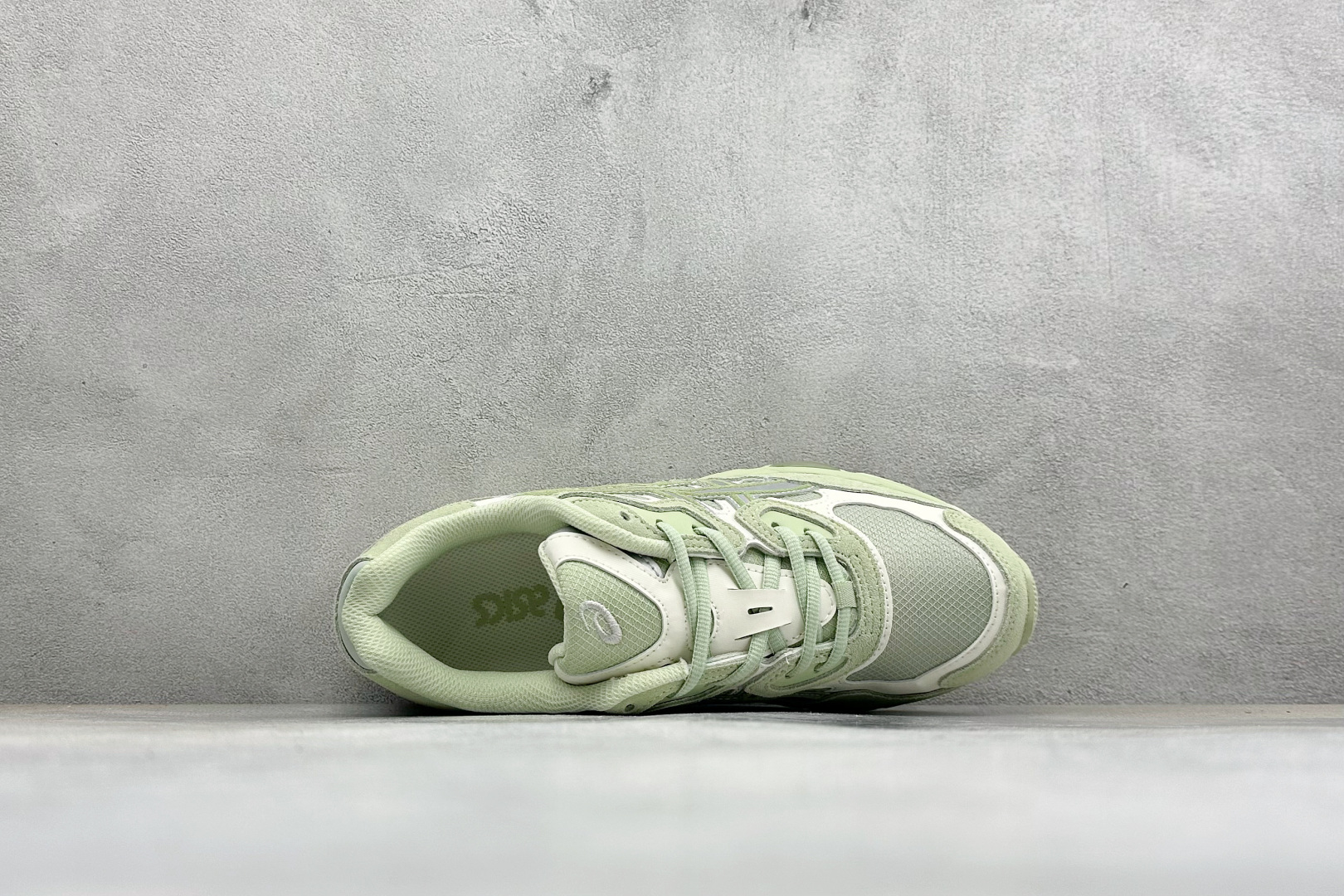 Asics Gel-NYC 亚瑟士 防滑耐磨 休闲运动鞋 采用双层提花网面设计 提高包裹性和透气性 后跟搭载稳定系统科技 Asics Gel-NYC 亚瑟士 防滑耐磨 休闲运动鞋 采用双层提花网面设计 提高包裹性和透气性 后跟搭载稳定系统科技