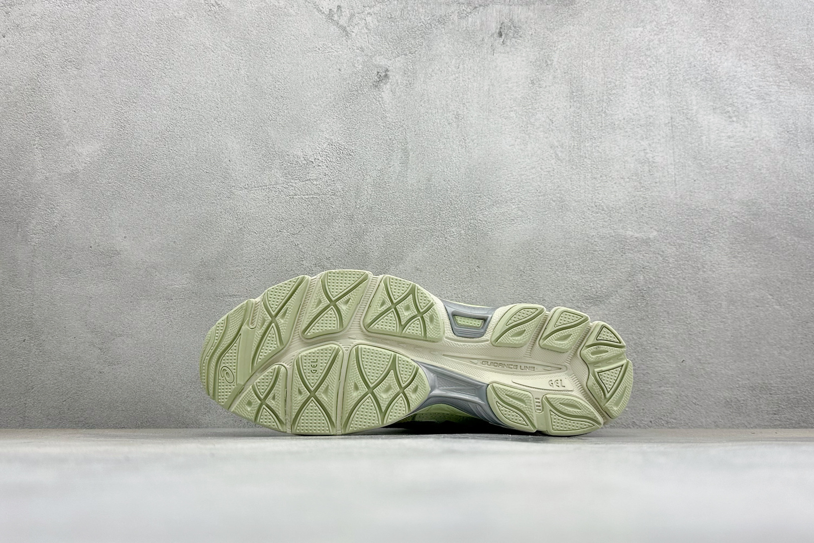 Asics Gel-NYC 亚瑟士 防滑耐磨 休闲运动鞋 采用双层提花网面设计 提高包裹性和透气性 后跟搭载稳定系统科技 Asics Gel-NYC 亚瑟士 防滑耐磨 休闲运动鞋 采用双层提花网面设计 提高包裹性和透气性 后跟搭载稳定系统科技